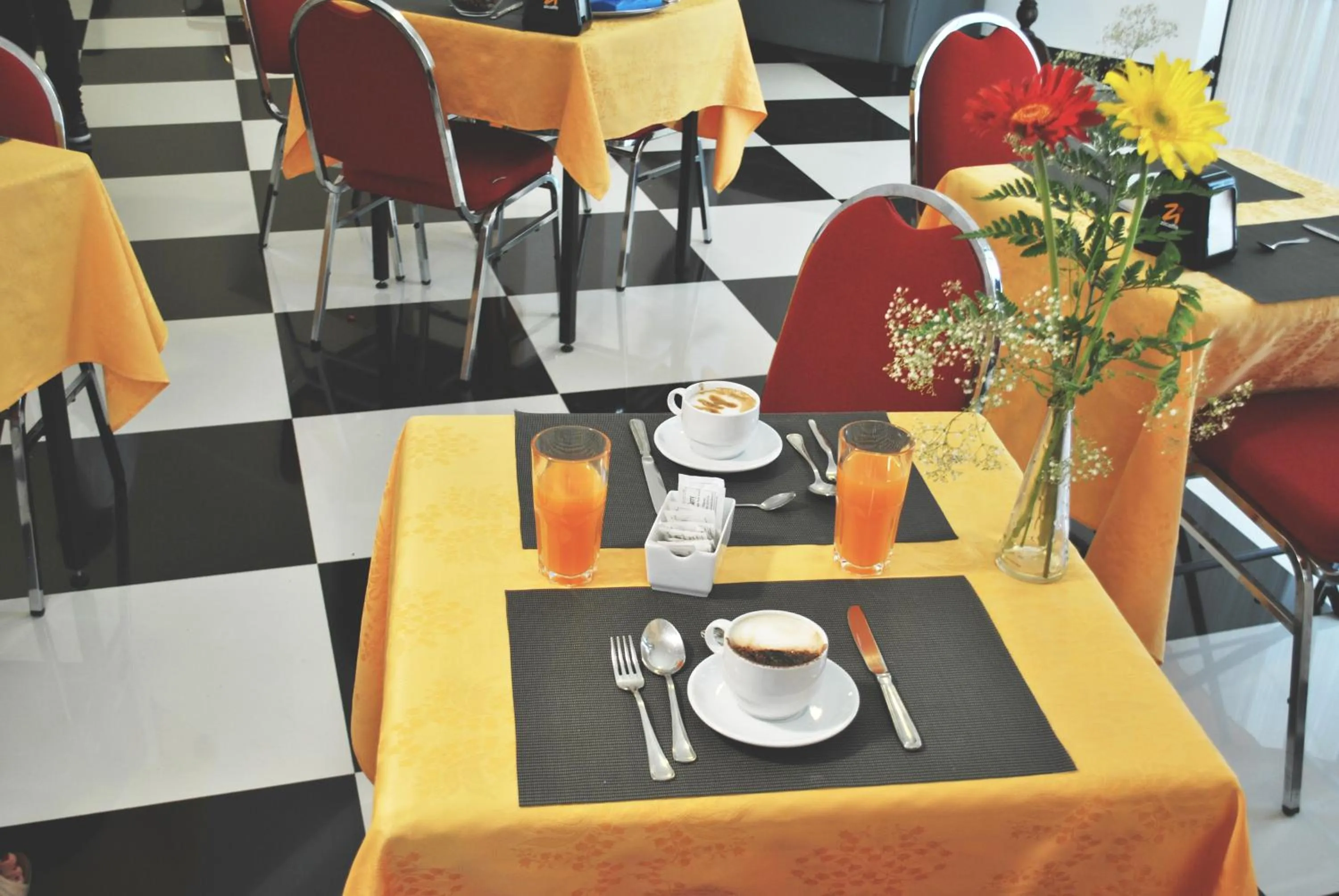 Restaurant/places to eat in Hotel Columbia