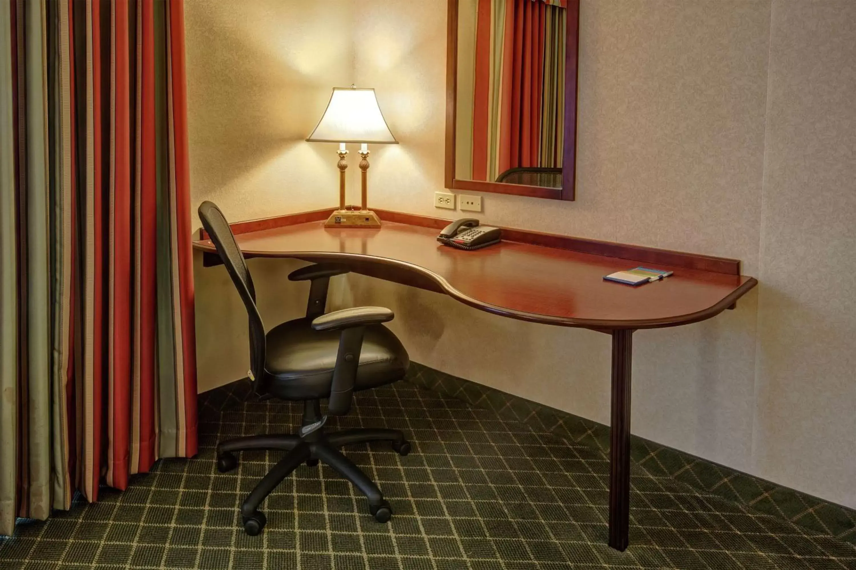 Bedroom in Hampton Inn Cambridge