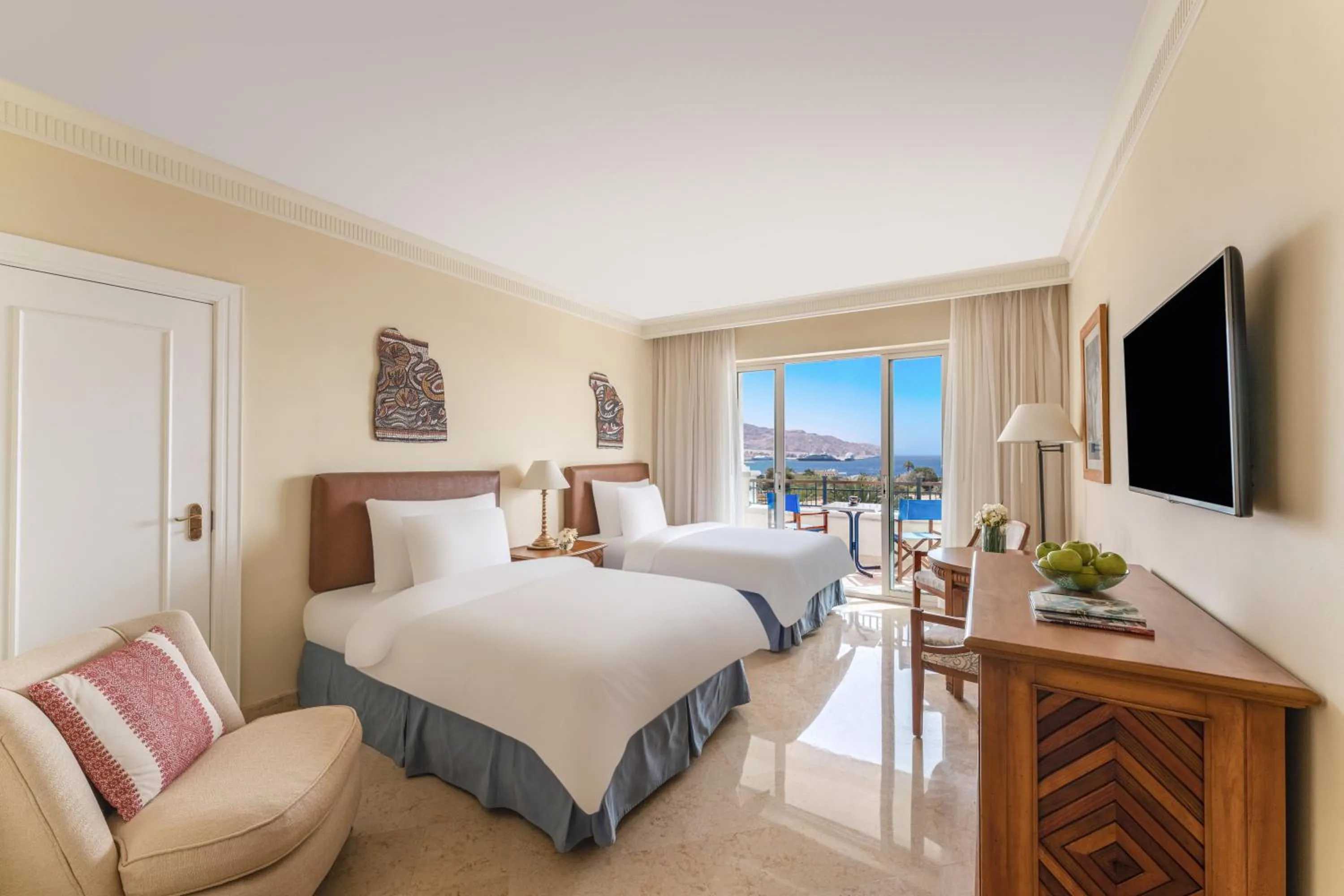 Balcony/Terrace, Bed in Mövenpick Resort & Residences Aqaba