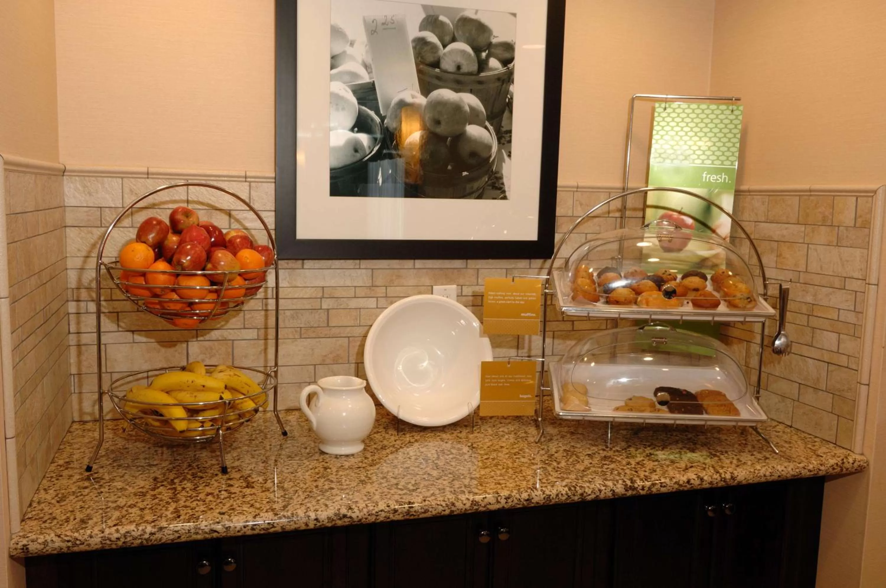 Dining area in Hampton Inn Watertown