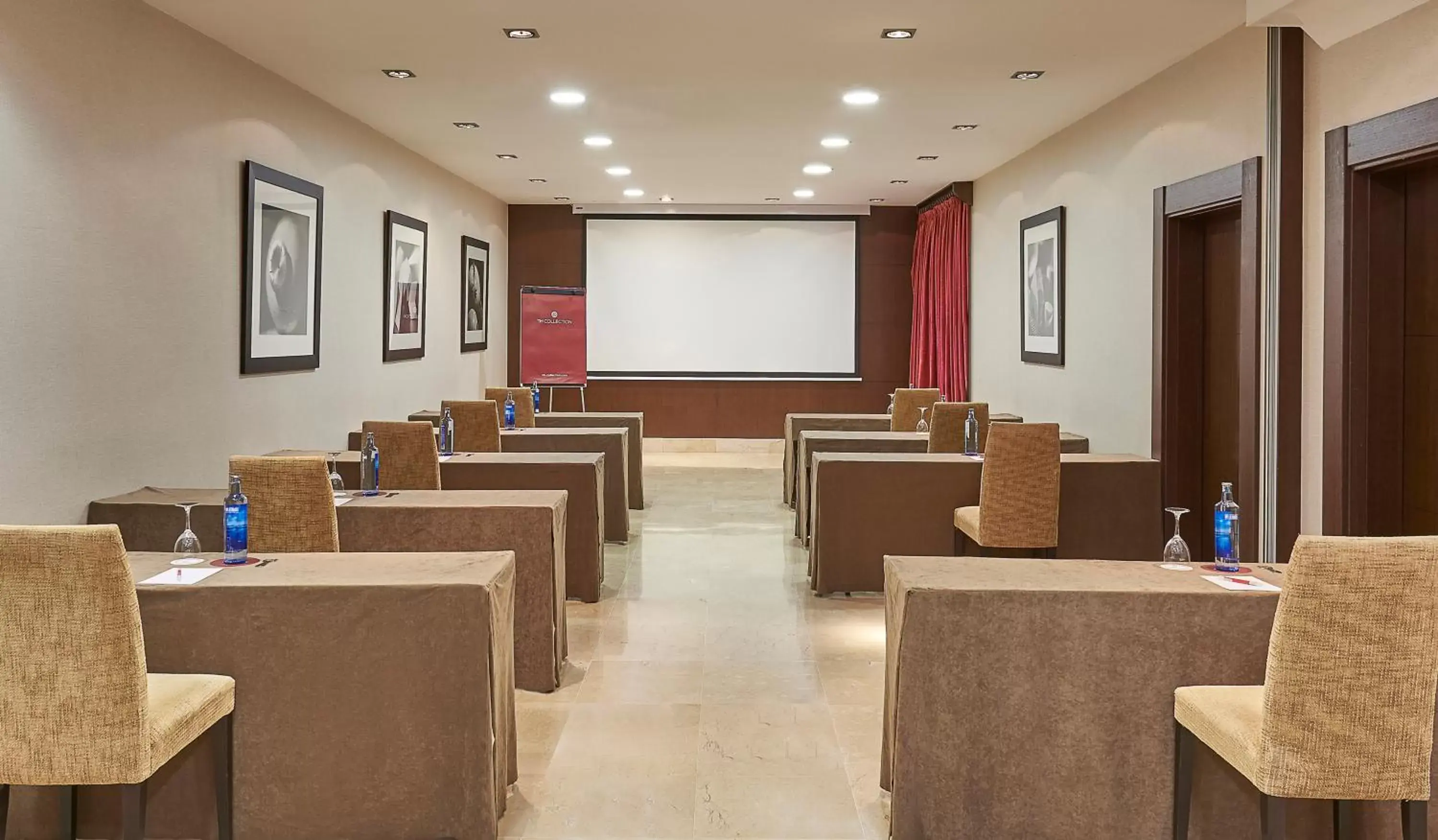 Meeting/conference room in NH Collection León Plaza Mayor