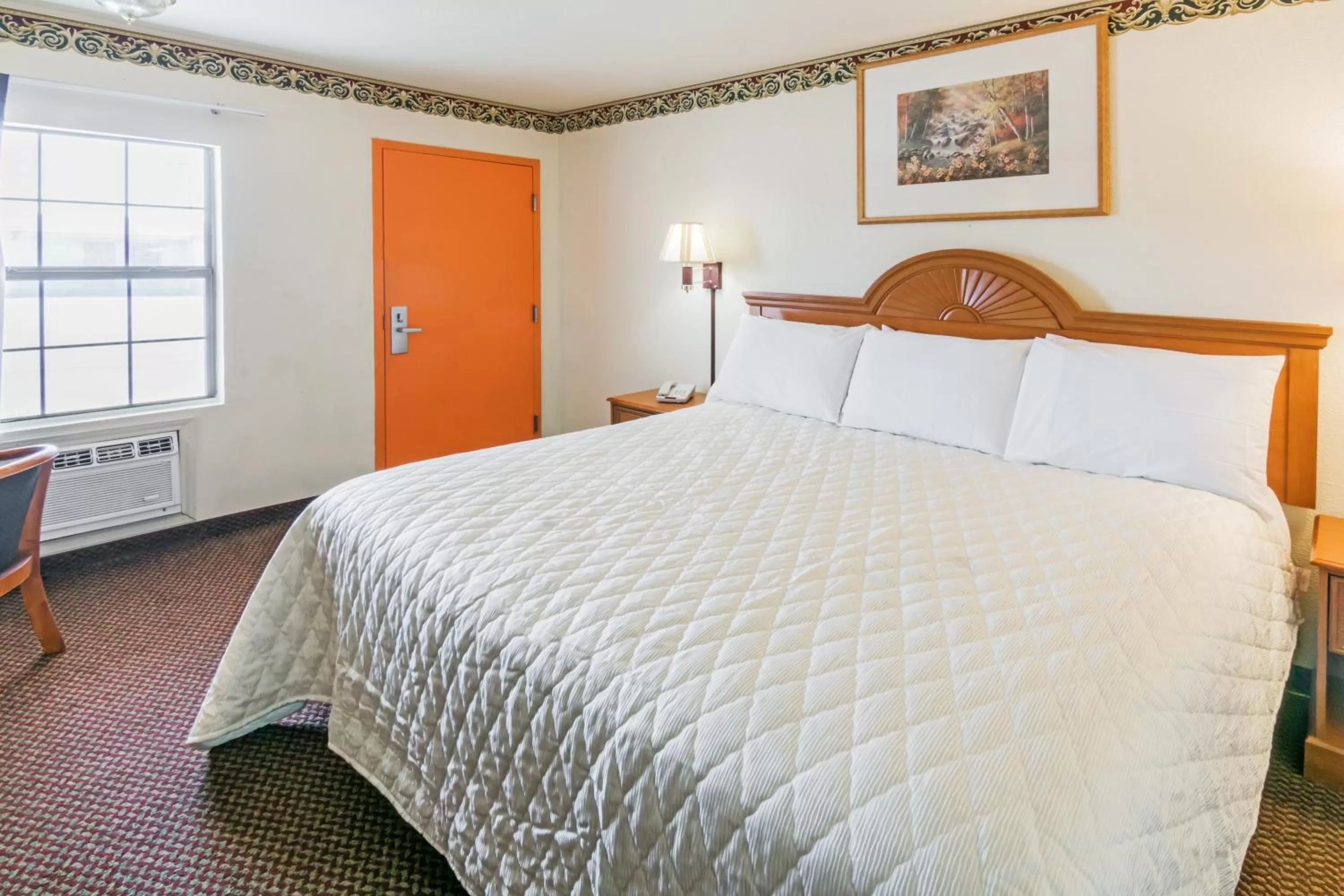 King Room with Bath Tub - Mobility Accessible/Non-Smoking in Travelodge by Wyndham Temple