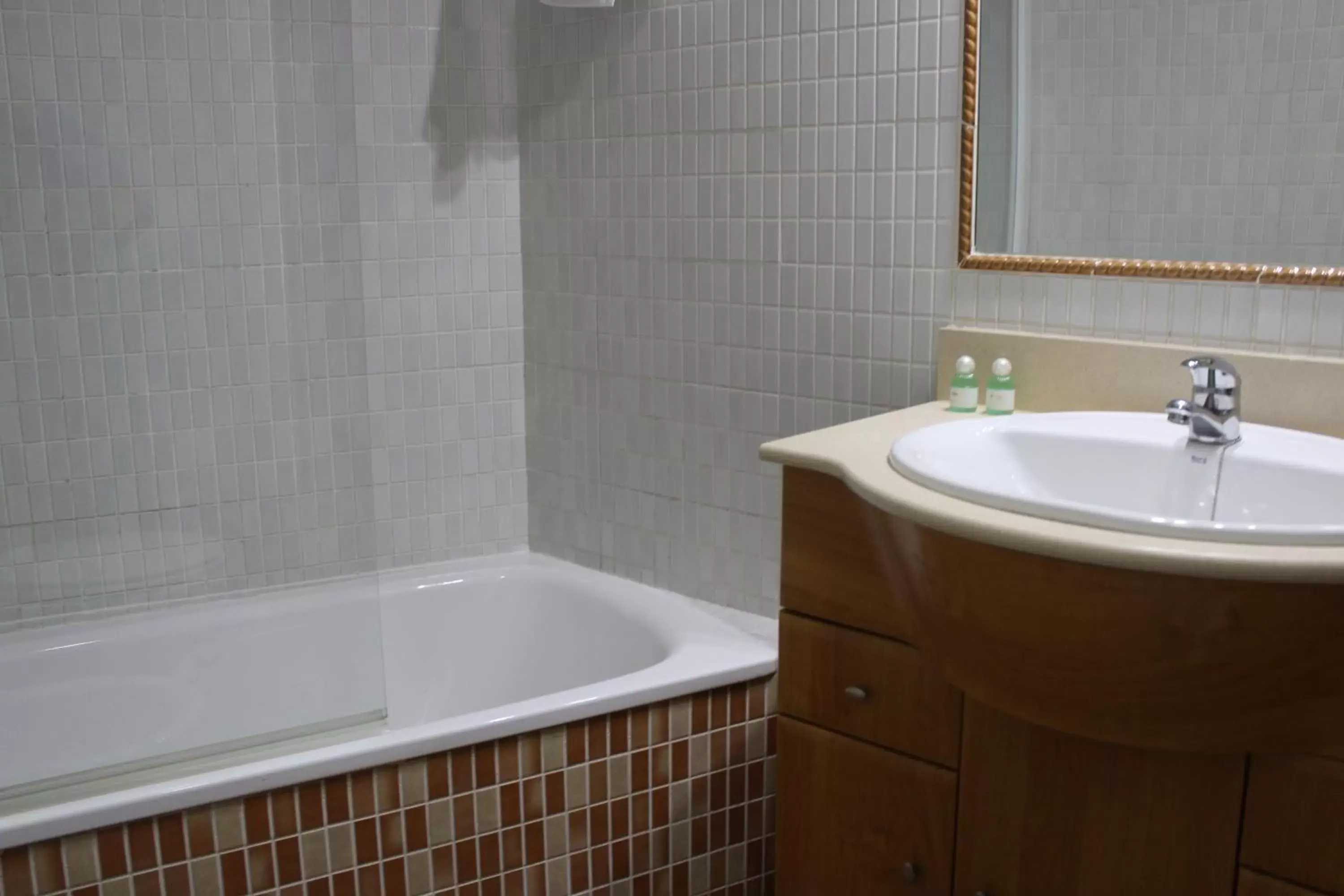 Bath, Bathroom in HOTEL HACIENDA SANTA BARBARA