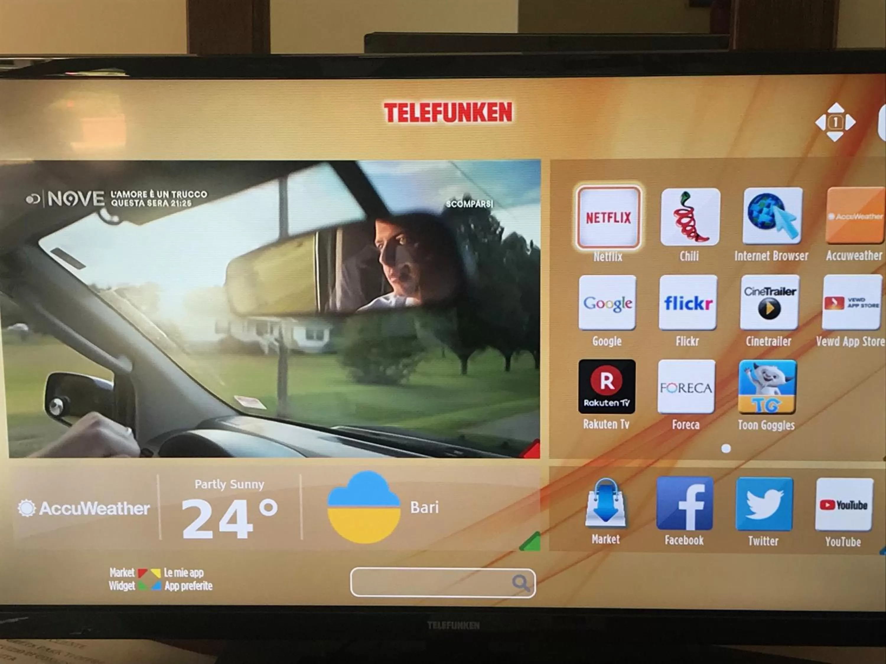 TV and multimedia in Green Park Hotel & Residence