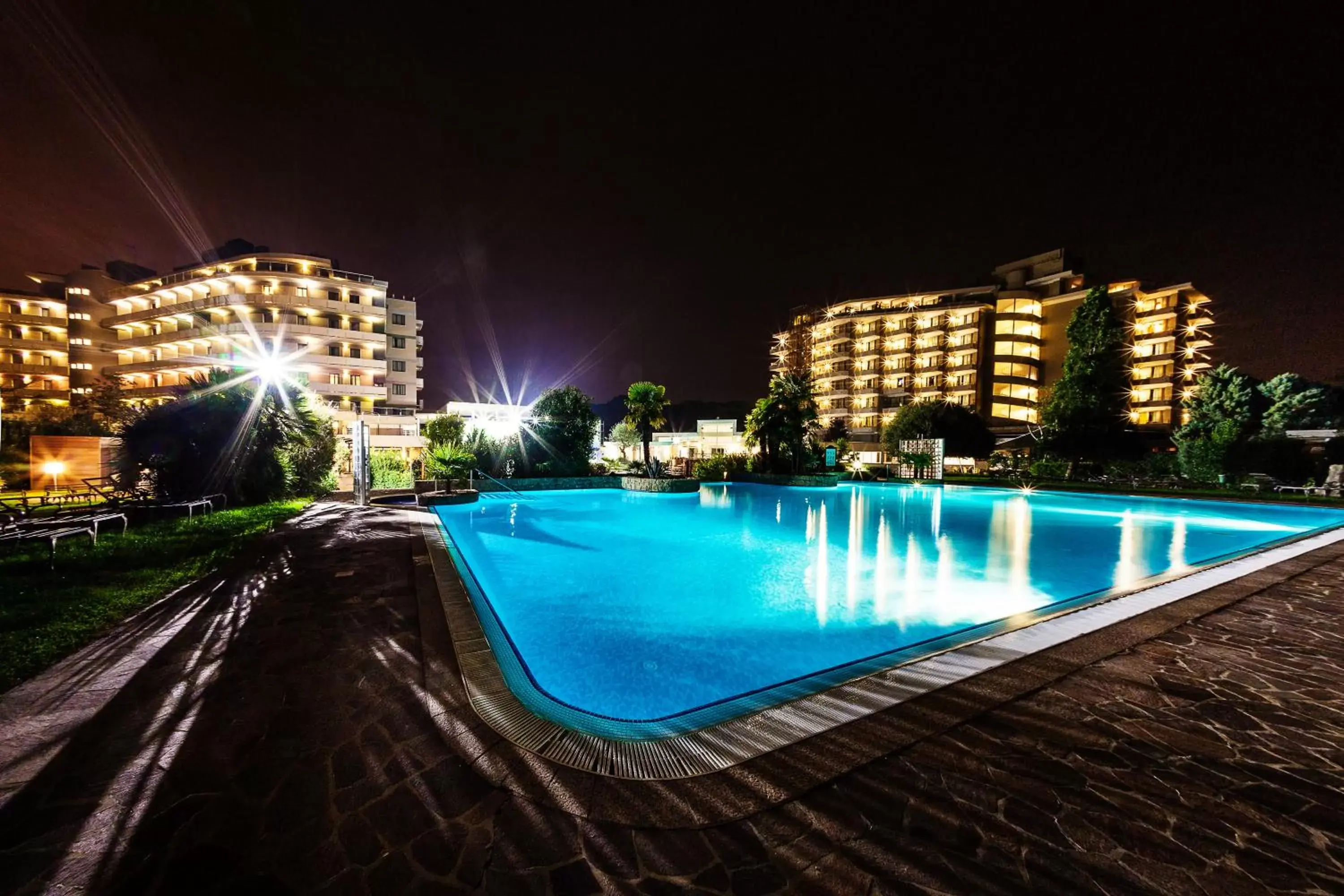 Facade/entrance, Swimming Pool in Hotel Splendid