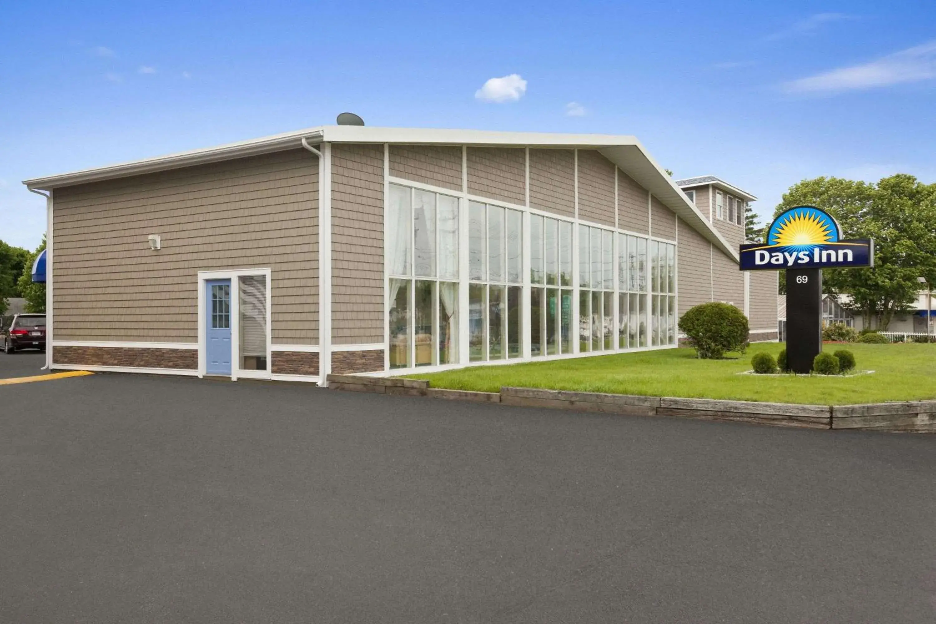 Property building in Days Inn by Wyndham - Cape Cod Property building in Days Inn by Wyndham - Cape Cod
