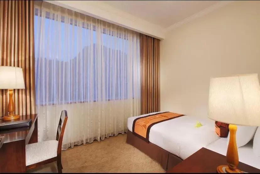 Bedroom, Bed in Ha Long DC Hotel