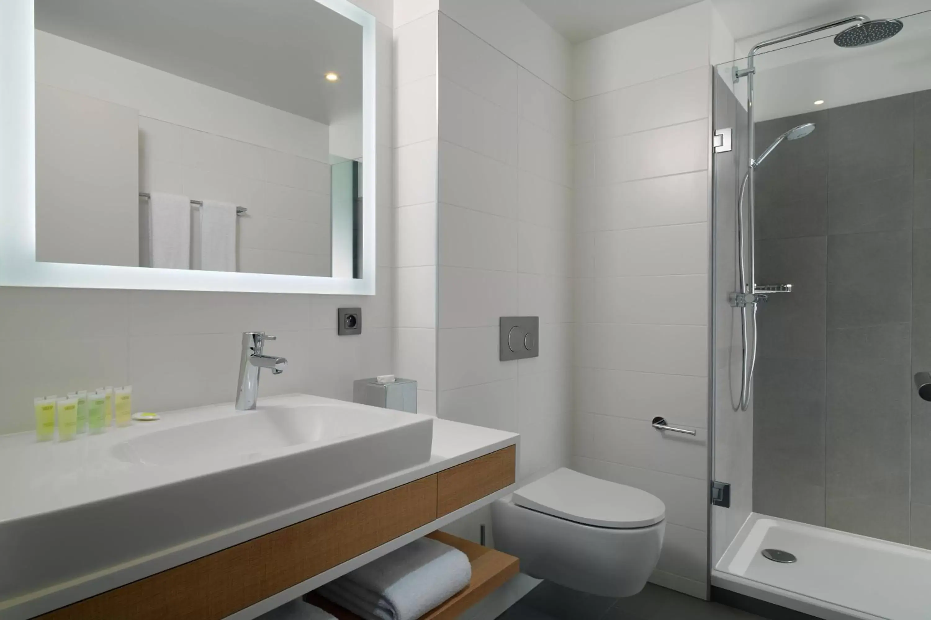 Bathroom in Residence Inn by Marriott Toulouse-Blagnac