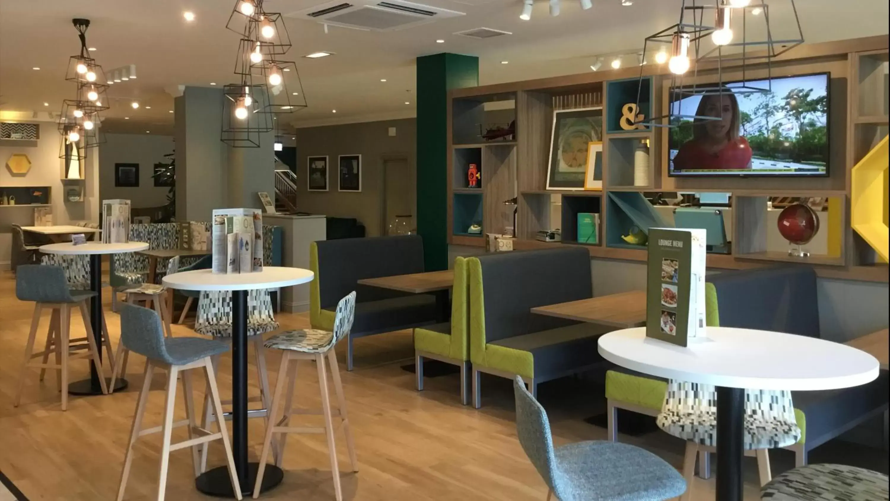 Property building, Restaurant/Places to Eat in Holiday Inn Rugby-Northampton M1 Jct18, an IHG Hotel