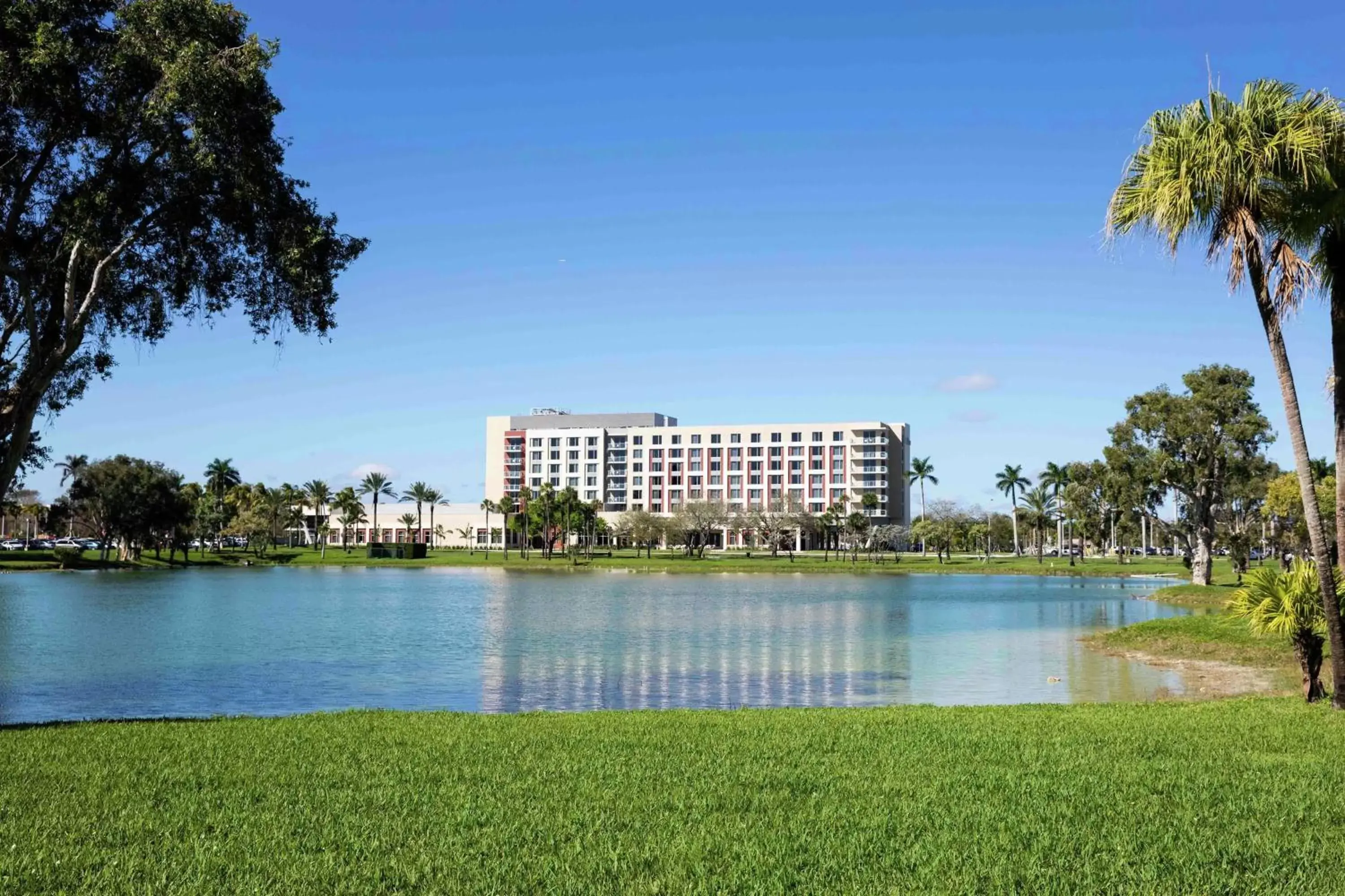 Property building in Hilton Miami Dadeland