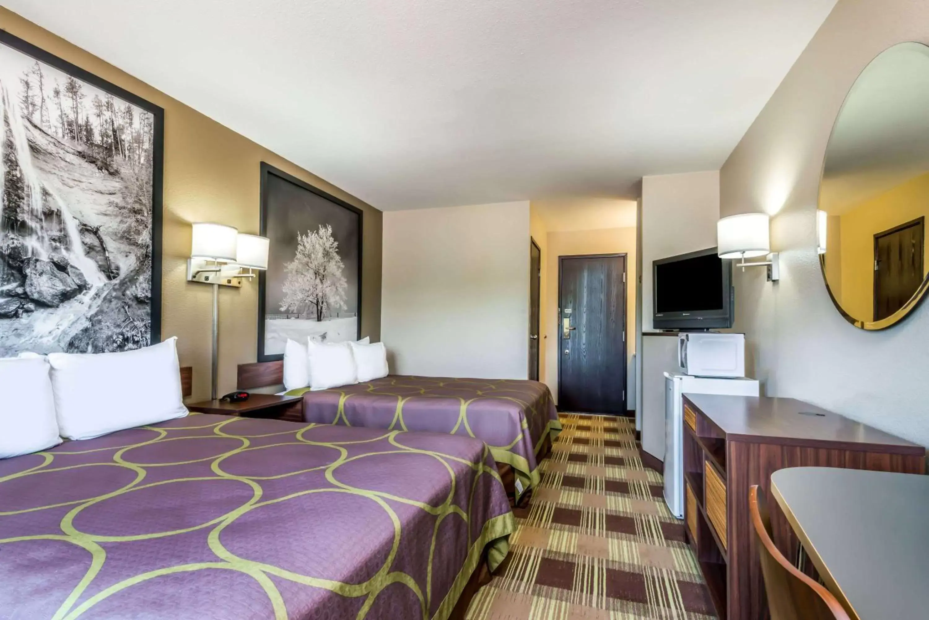 Queen Room with Two Queen Beds - Non-Smoking in Super 8 by Wyndham Kimball