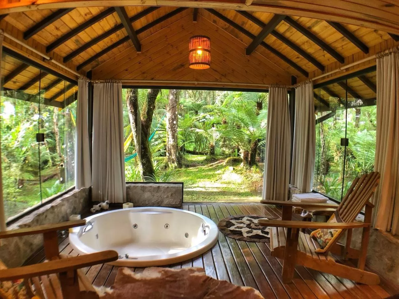 Hot Tub in Pousada Villa D'Amore