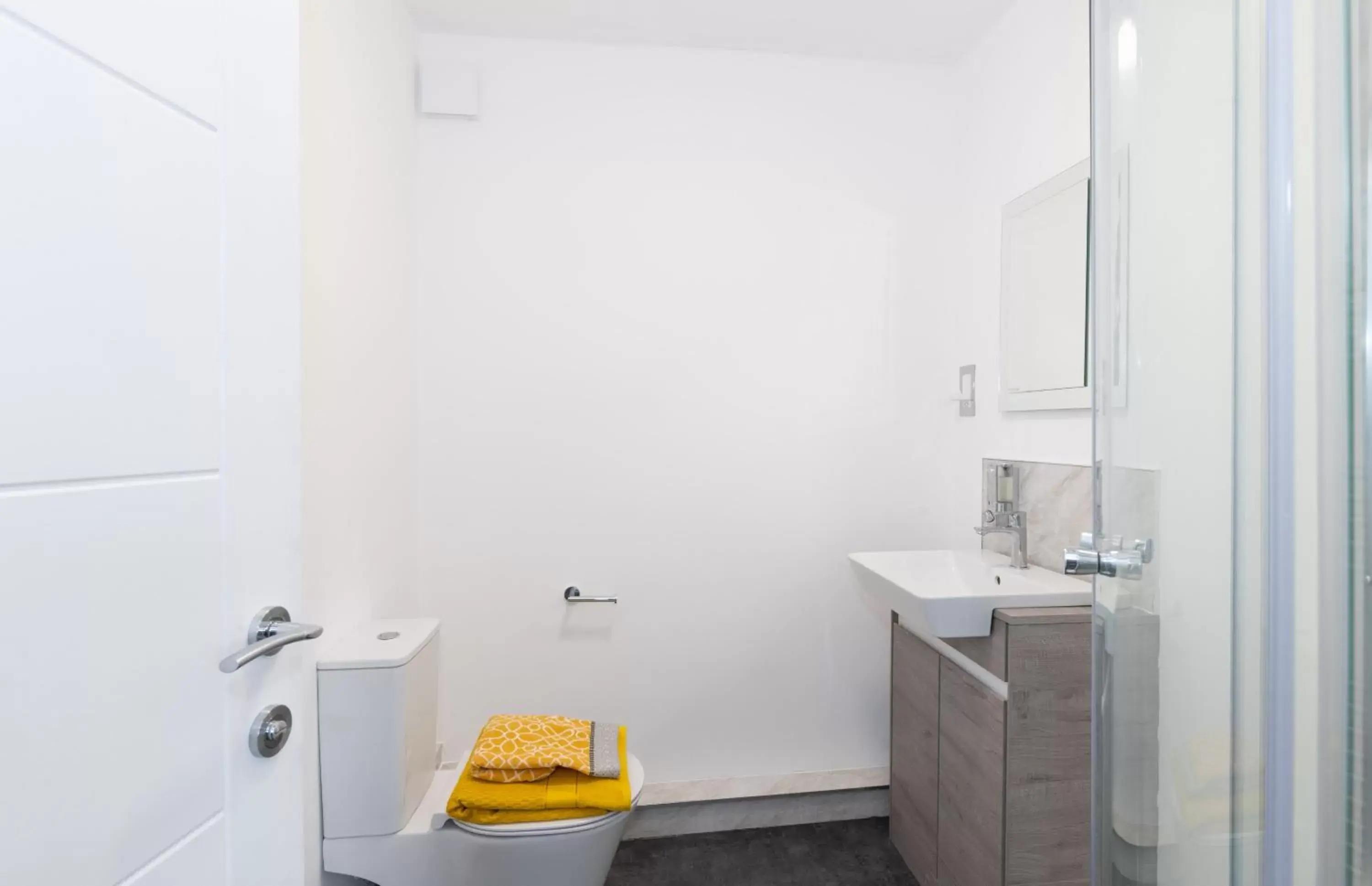 Bedroom, Bathroom in BrickSage Rooms, King's Lynn South Gate