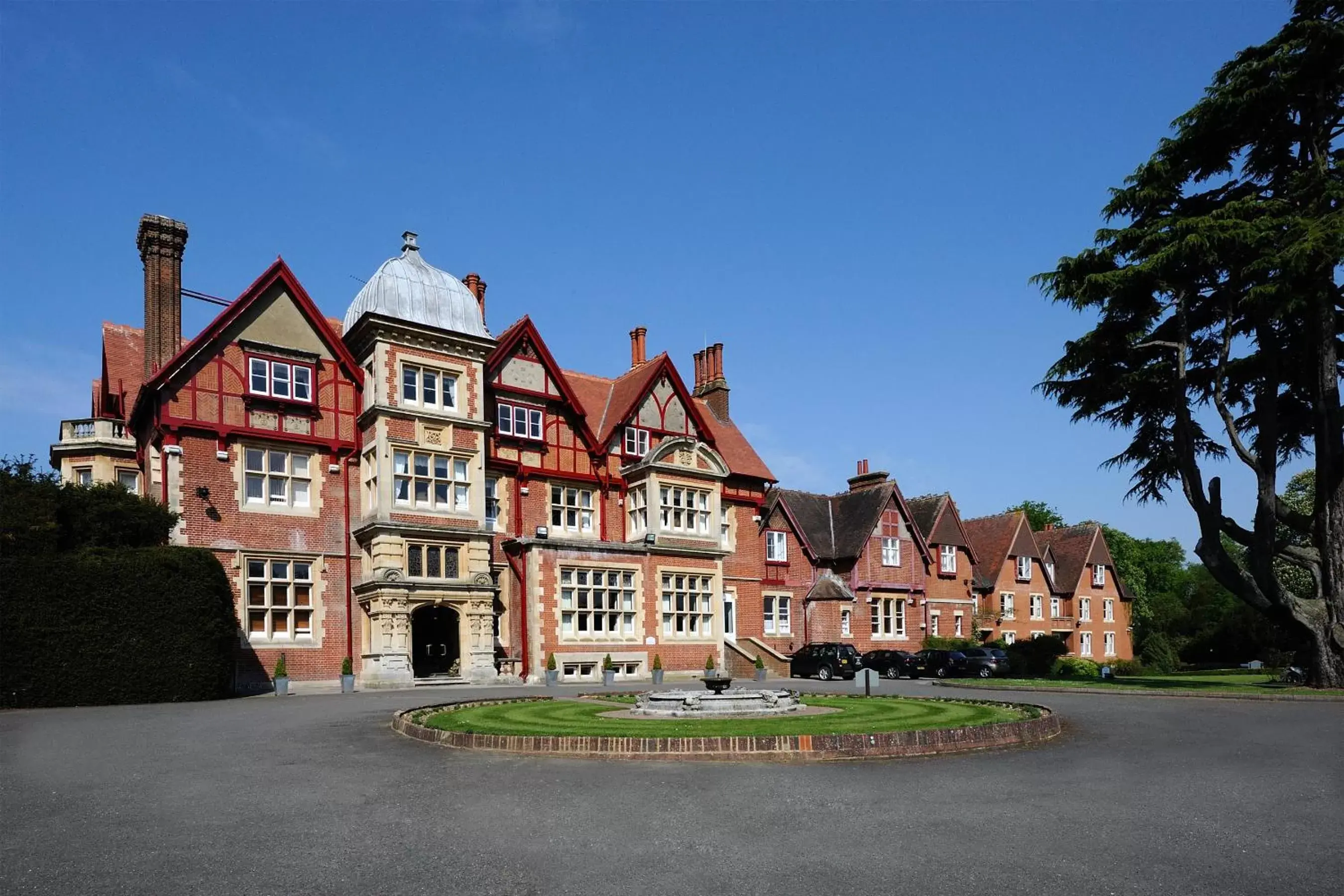 Property Building in Pendley Manor