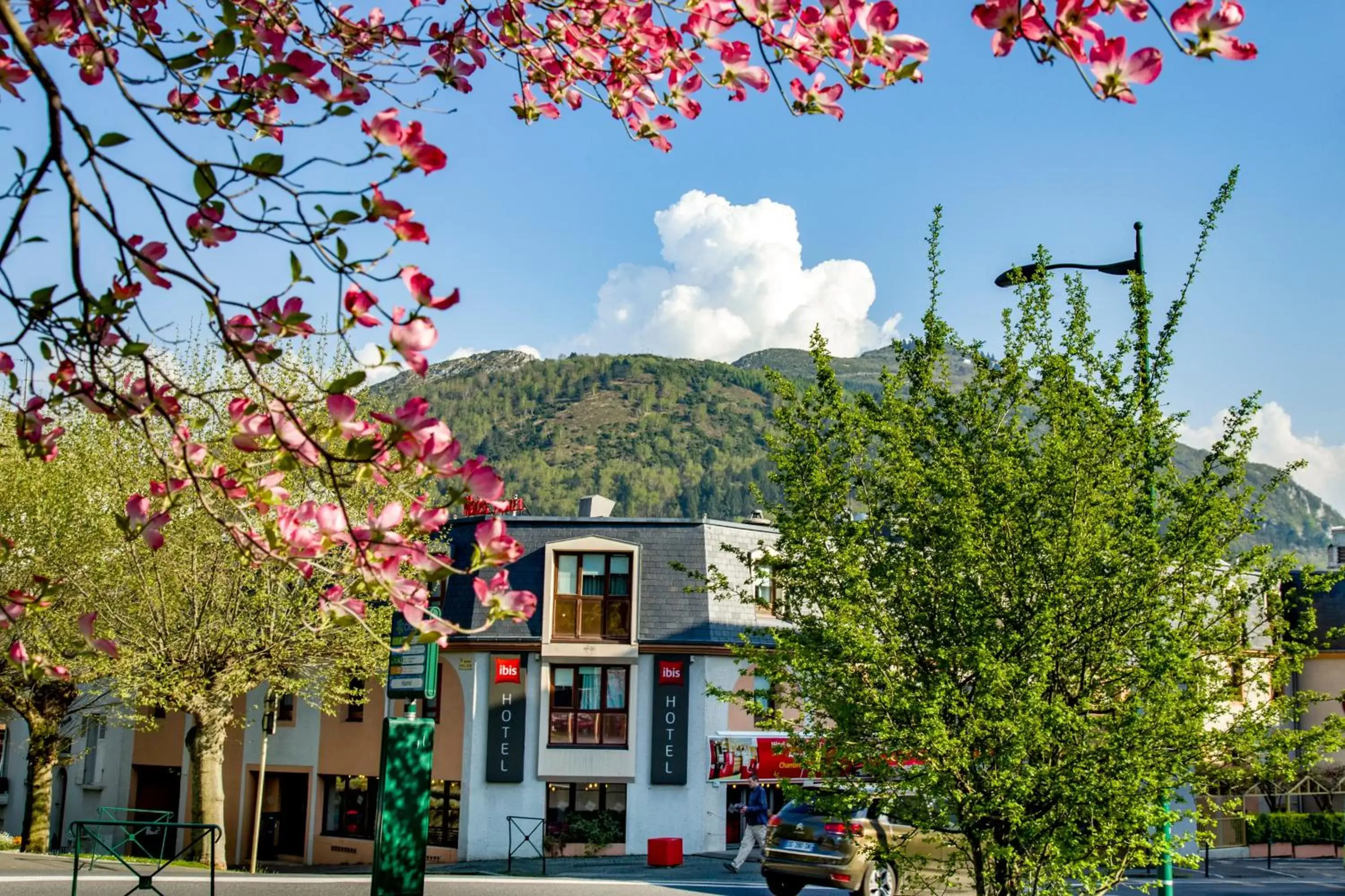 Spring, Property Building in ibis Lourdes Centre Gare