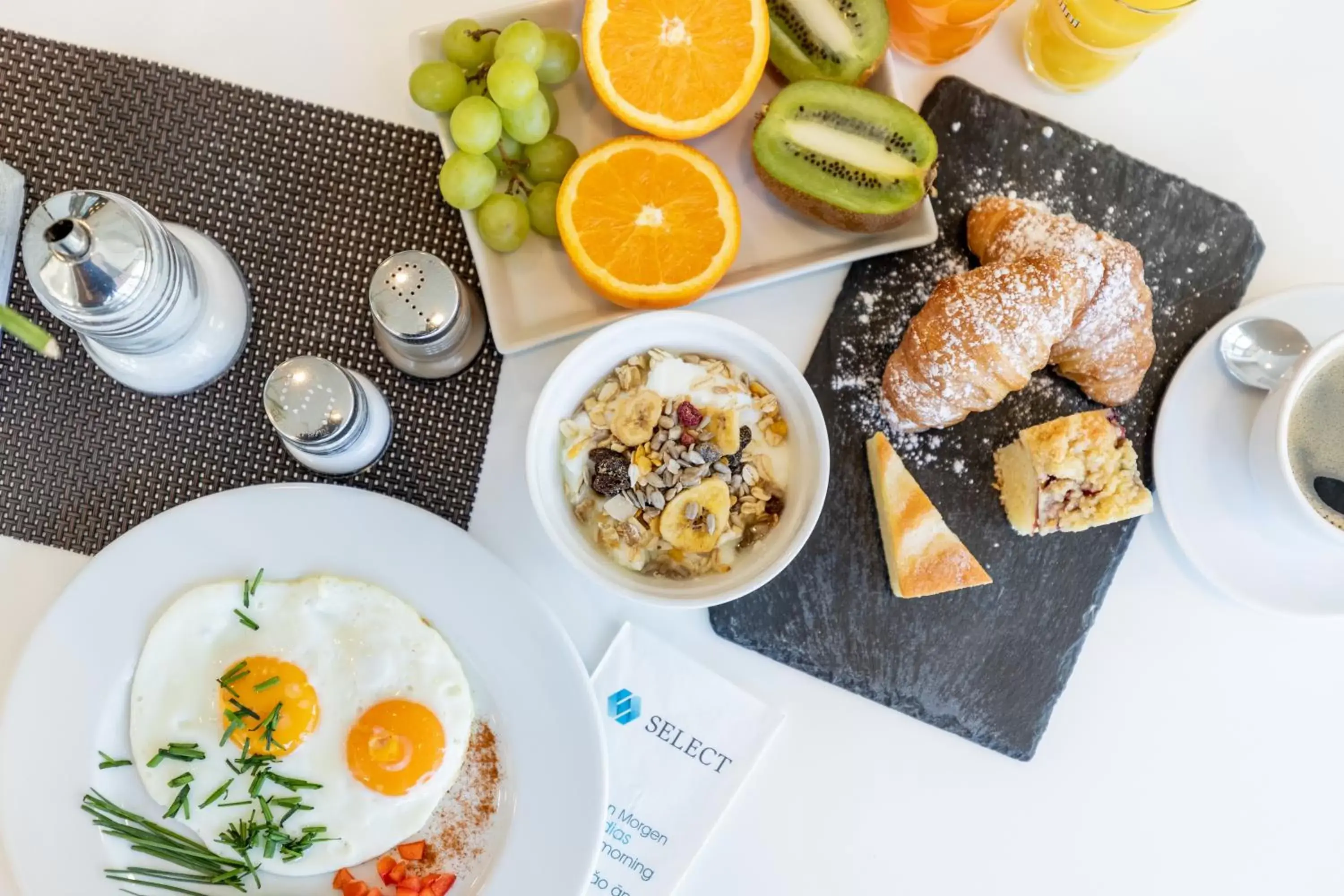 Food and drinks, Breakfast in Select Hotel Solingen