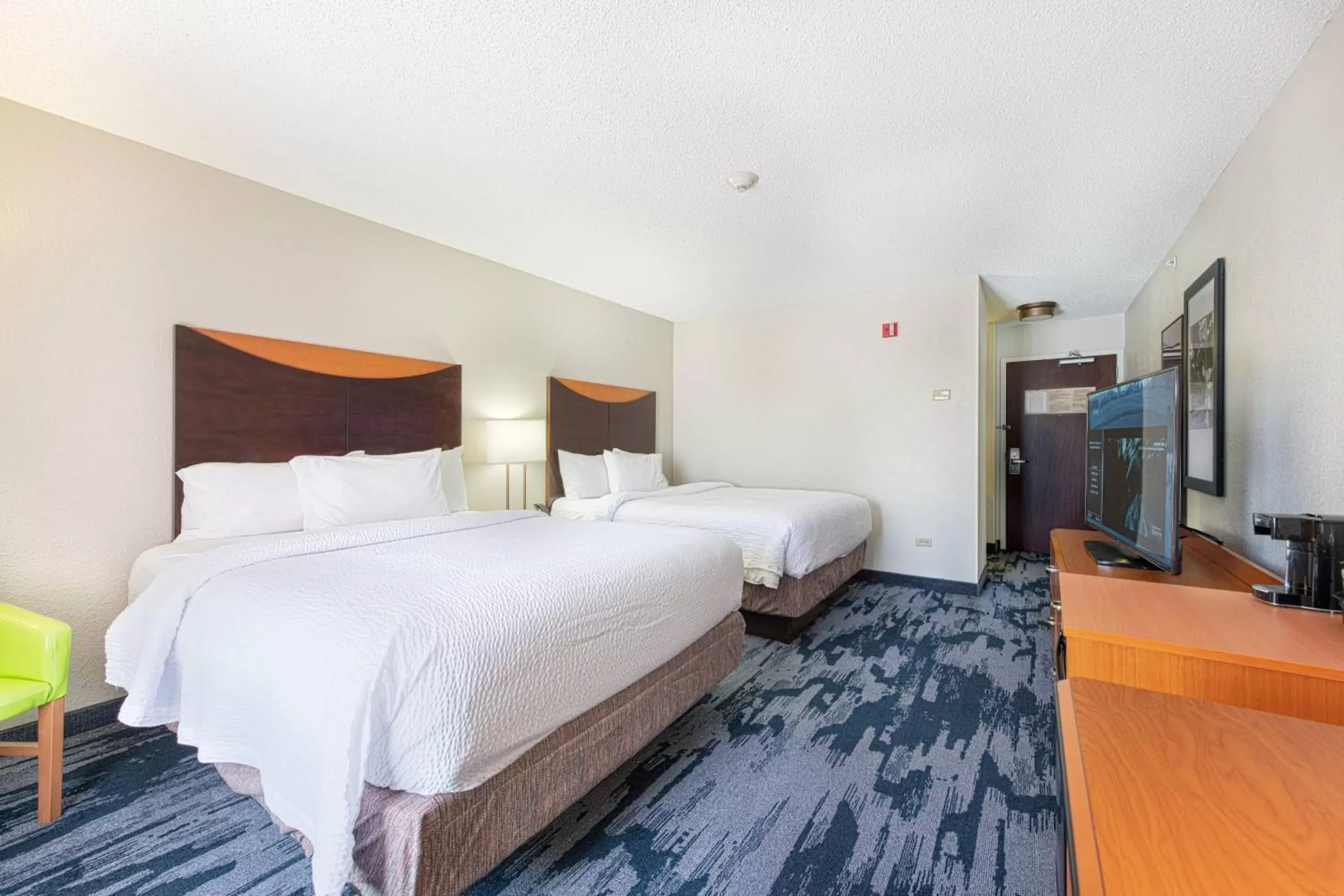 Photo of the whole room, Bed in Fairfield Inn & Suites by Marriott Chicago Naperville