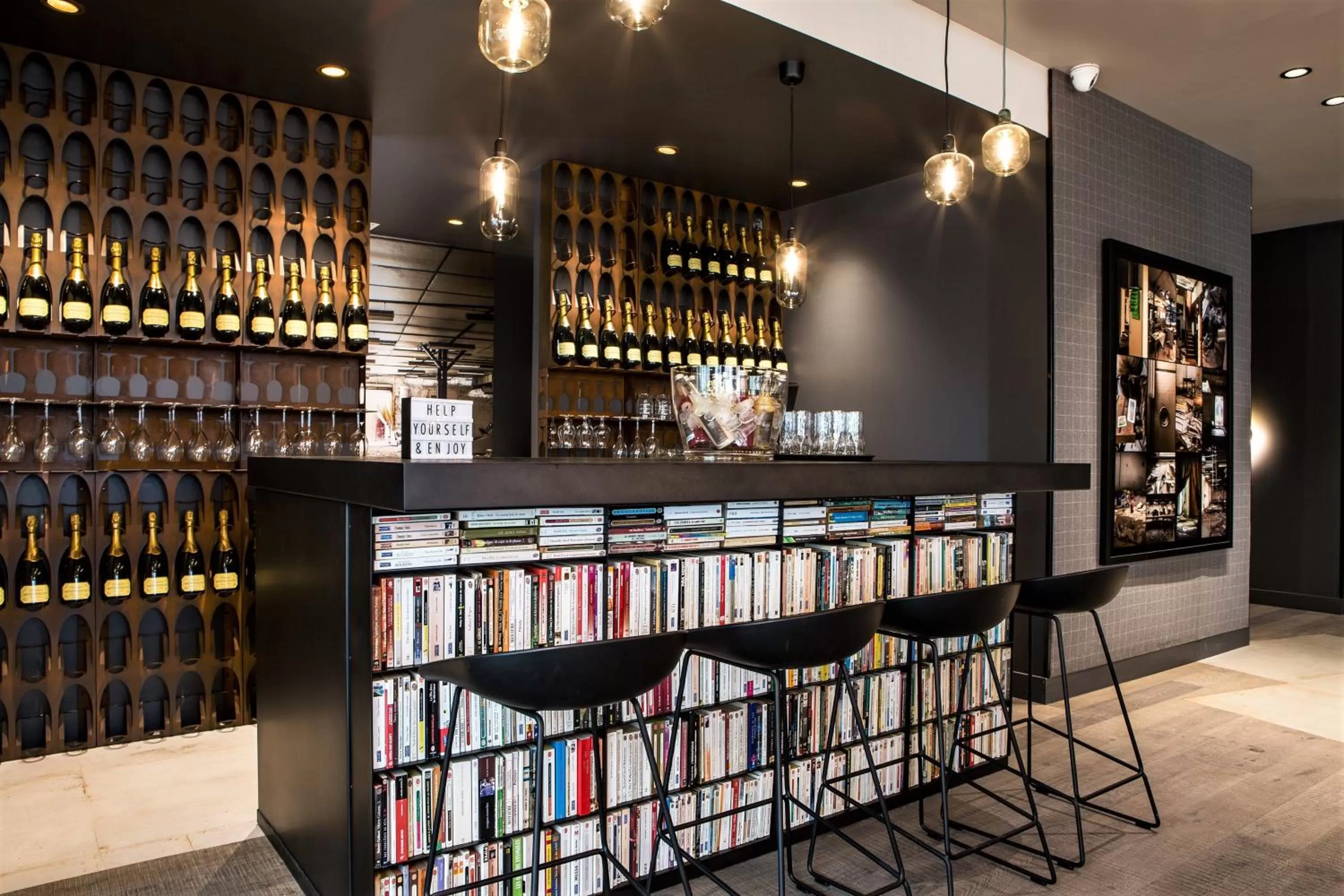 Lounge or bar in L'Imprimerie Hôtel