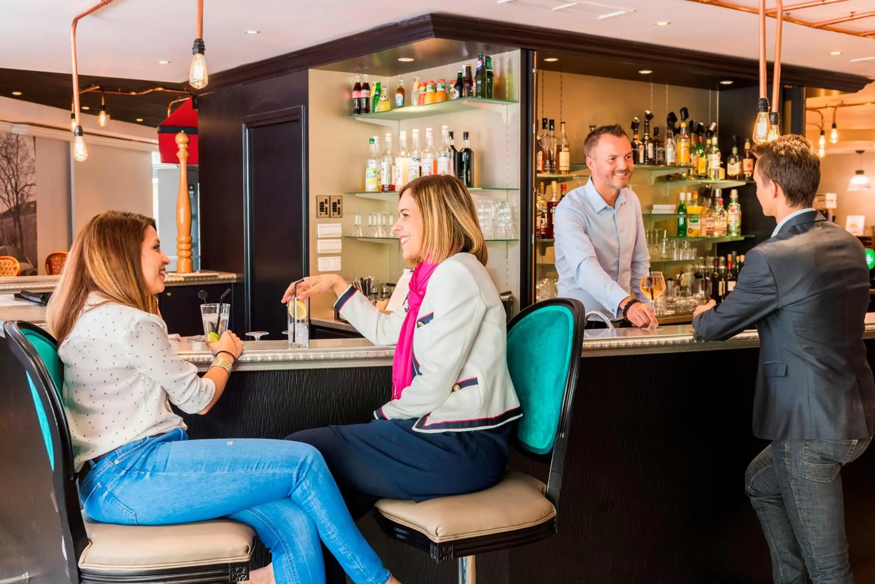 Lounge or bar in Mercure Paris Roissy CDG