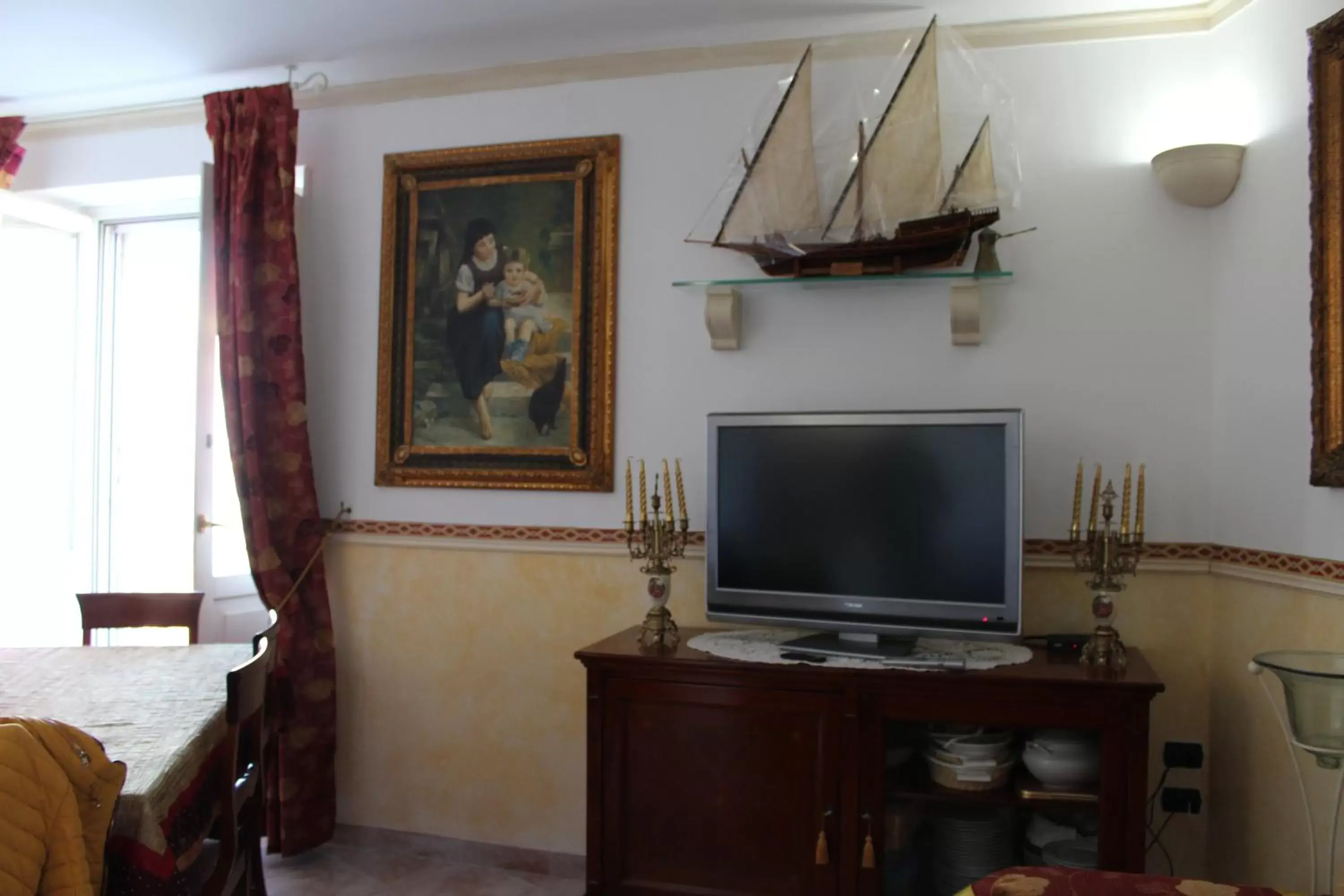 Communal lounge/ TV room, TV/Entertainment Center in B&B Marina Piccola