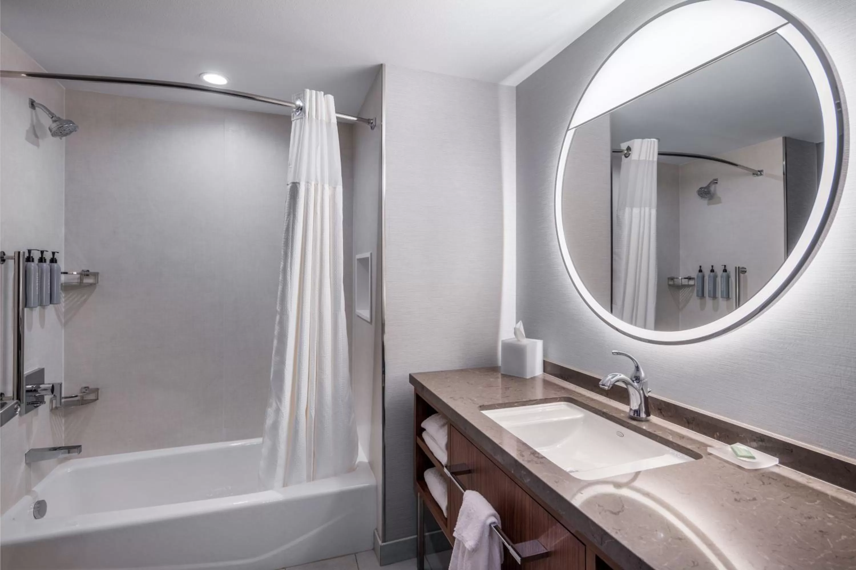 Bathroom in Courtyard by Marriott Conway