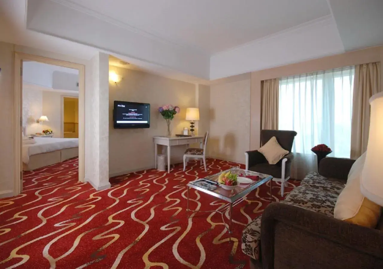 Living room, Bed in Berjaya Waterfront Hotel
