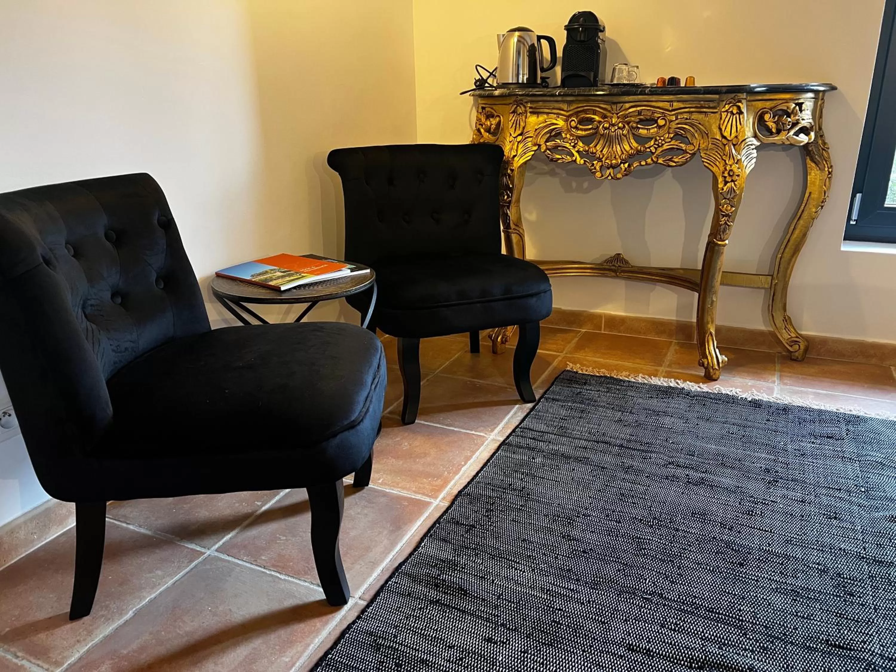 Seating Area in Le clos des songes.