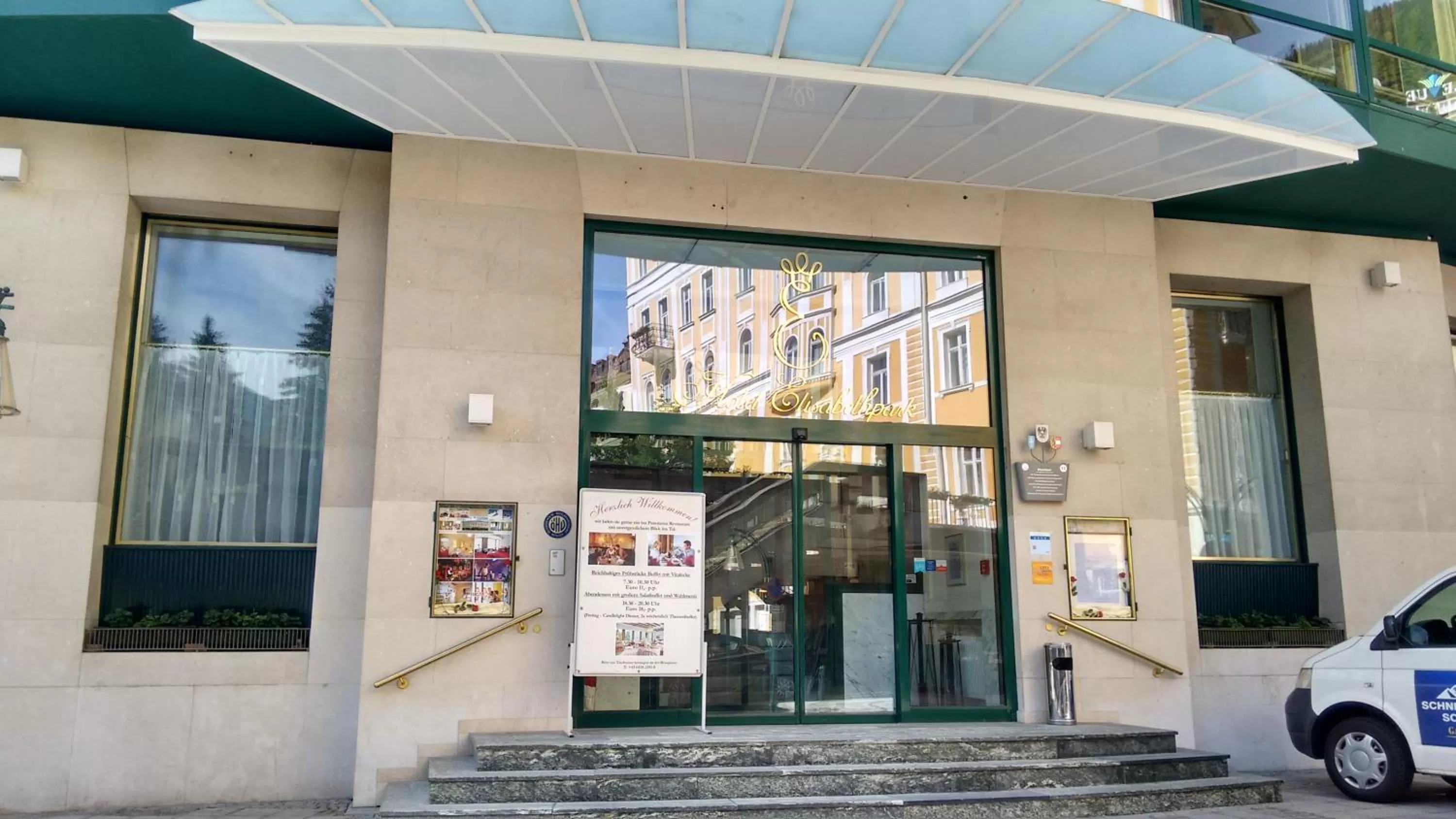 Facade/entrance in Thermal Resort Hotel Elisabethpark