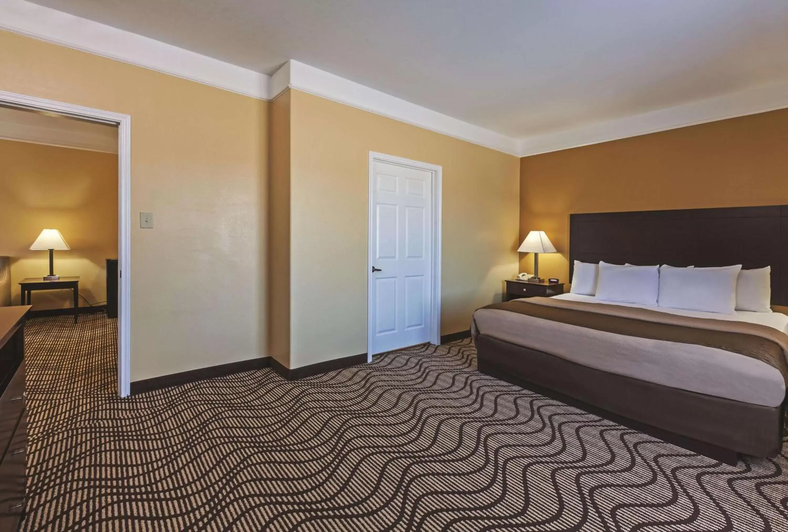 Photo of the whole room, Bed in La Quinta by Wyndham Angleton