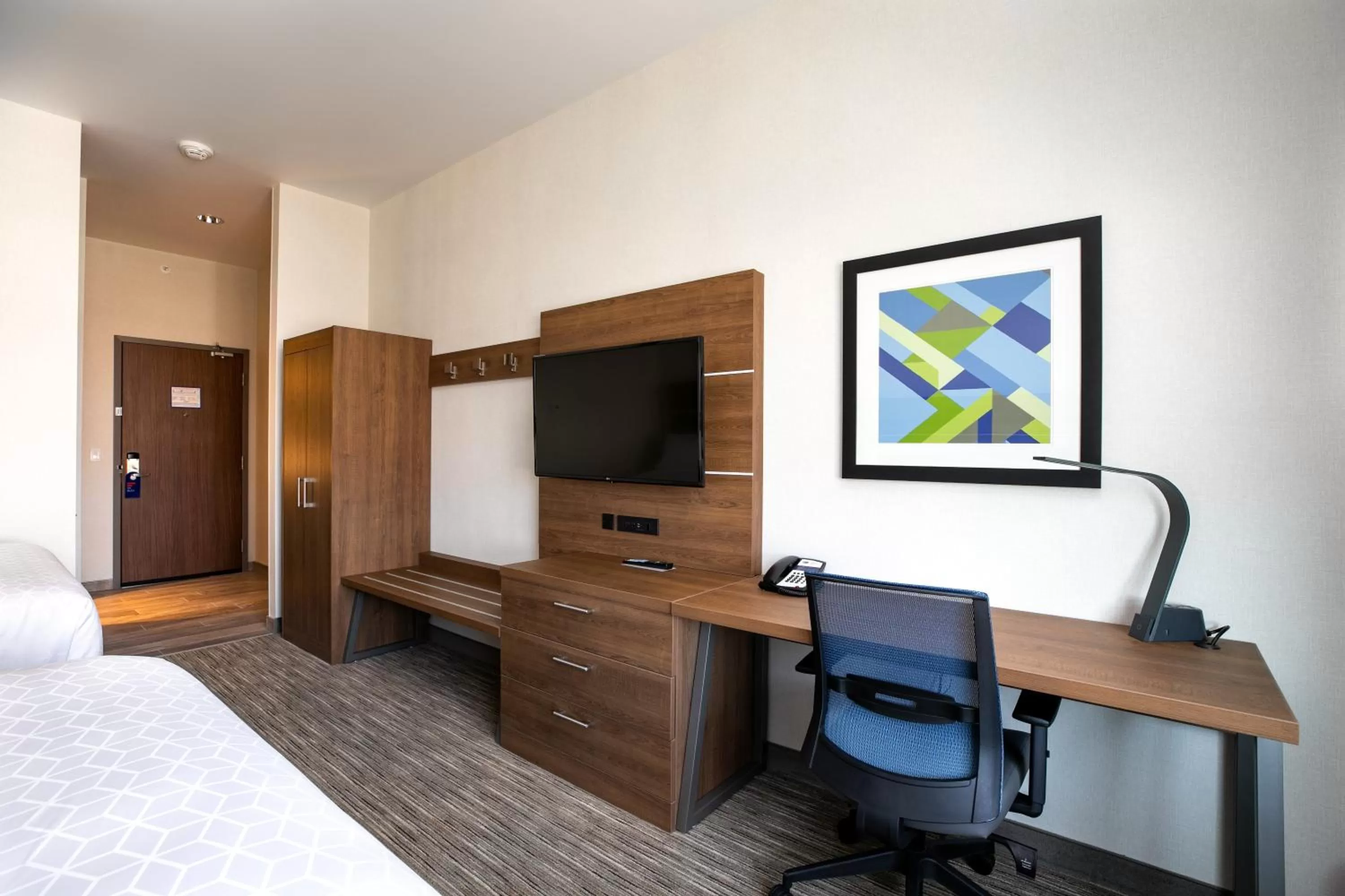 Photo of the whole room, Bed in Holiday Inn Express - Lethbridge Southeast by IHG