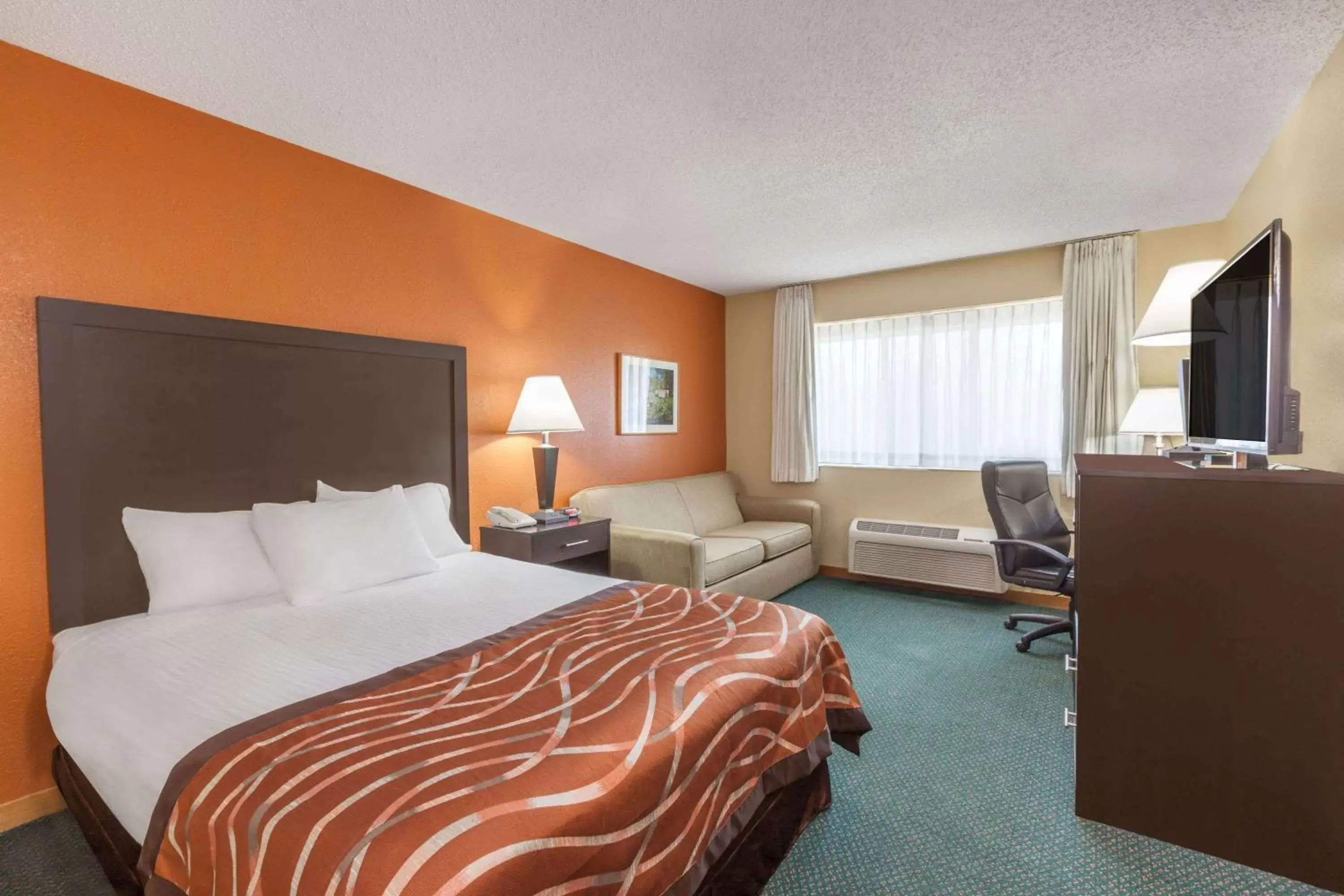 Photo of the whole room, Bed in Baymont by Wyndham Midland