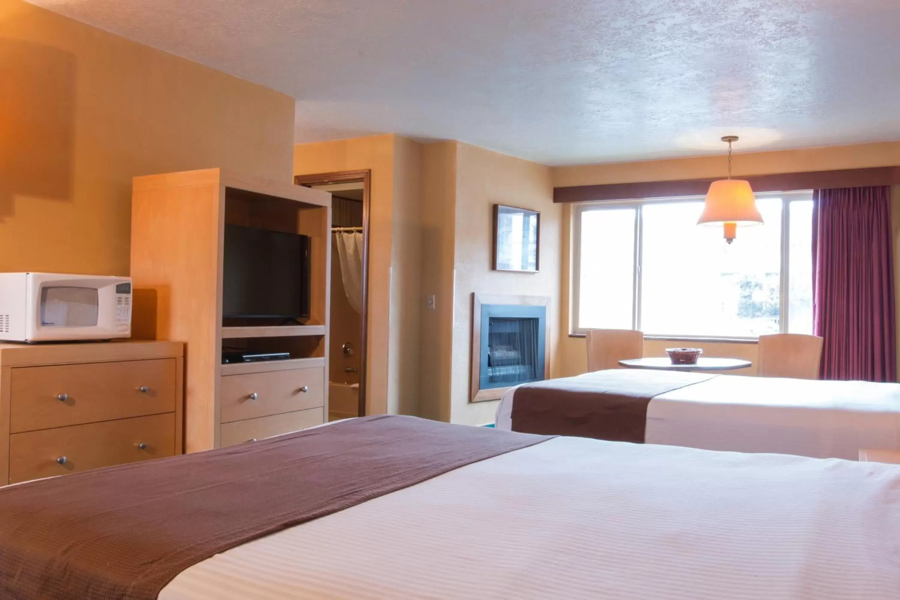 Day, Bed in Hi Tide Oceanfront Inn Day, Bed in Hi Tide Oceanfront Inn