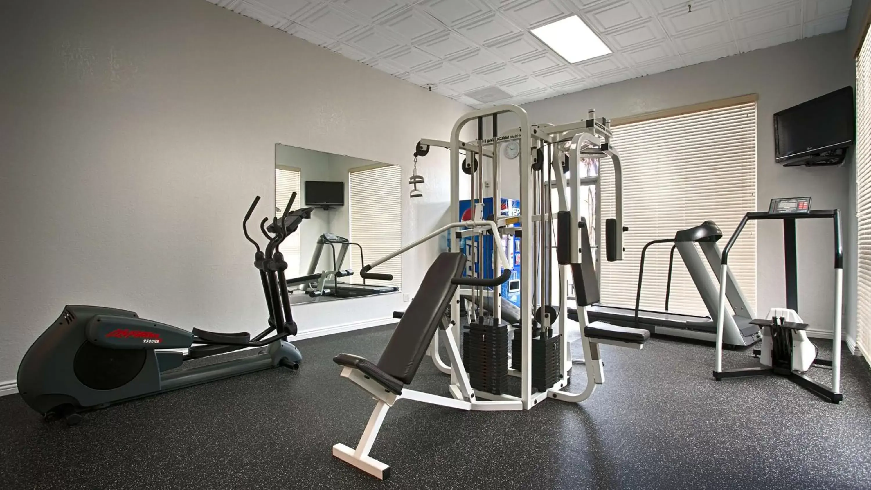 Fitness centre/facilities in Golden Sails Hotel Fitness centre/facilities in Golden Sails Hotel
