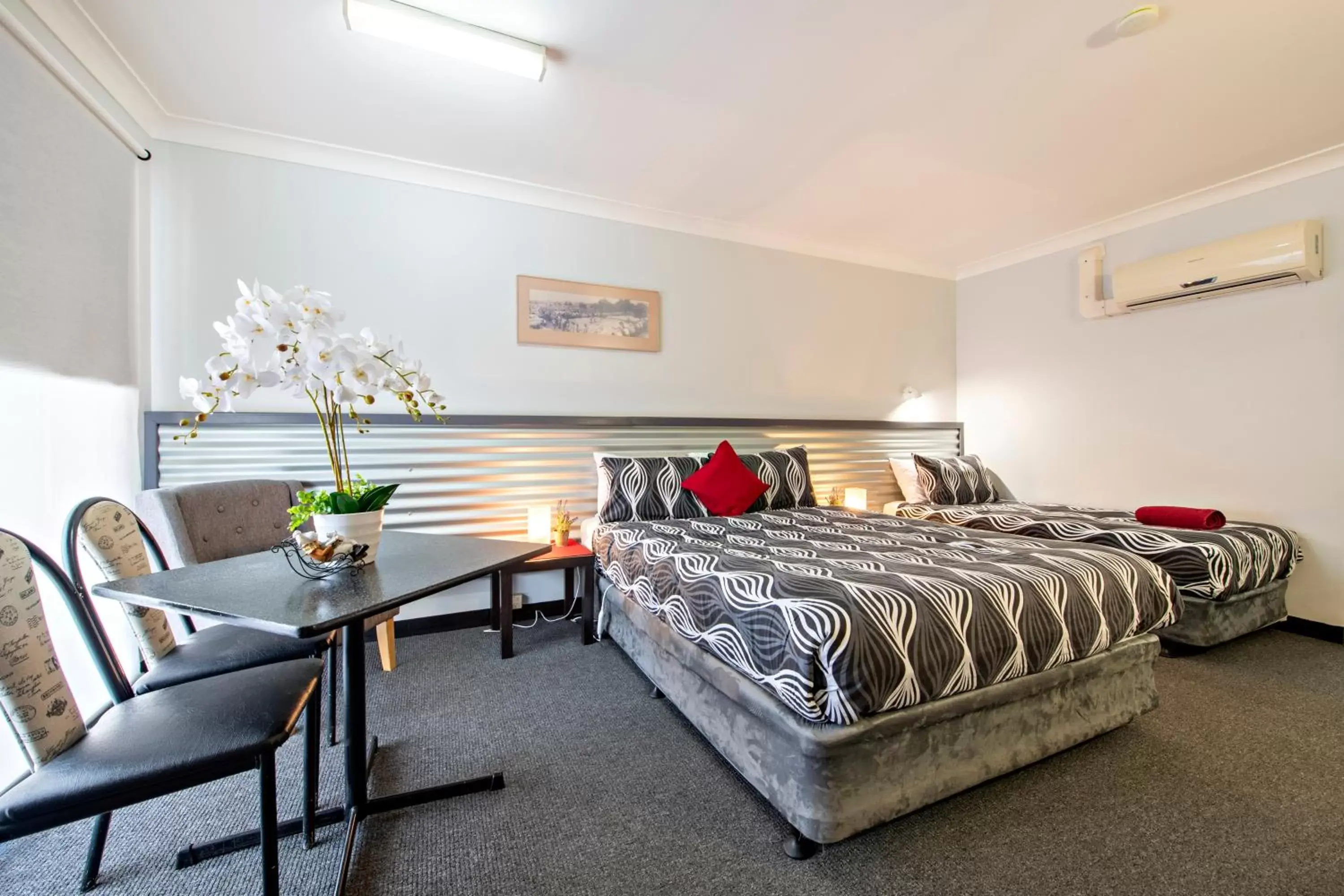 Bedroom, Bed in Shearing Shed Motor Inn