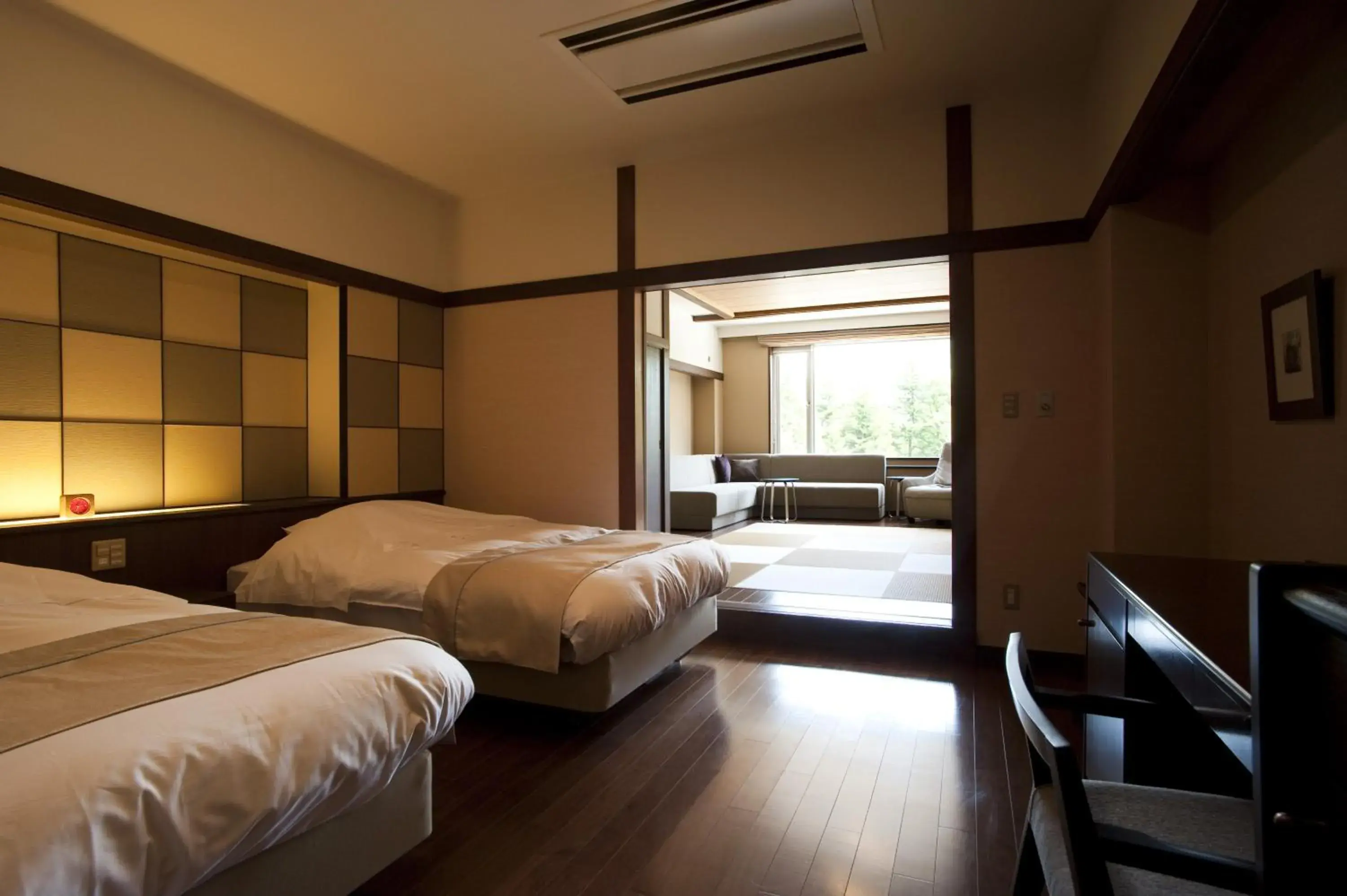 Photo of the whole room, Bed in Lake Shikotsu Tsuruga Resort Spa Mizu no Uta