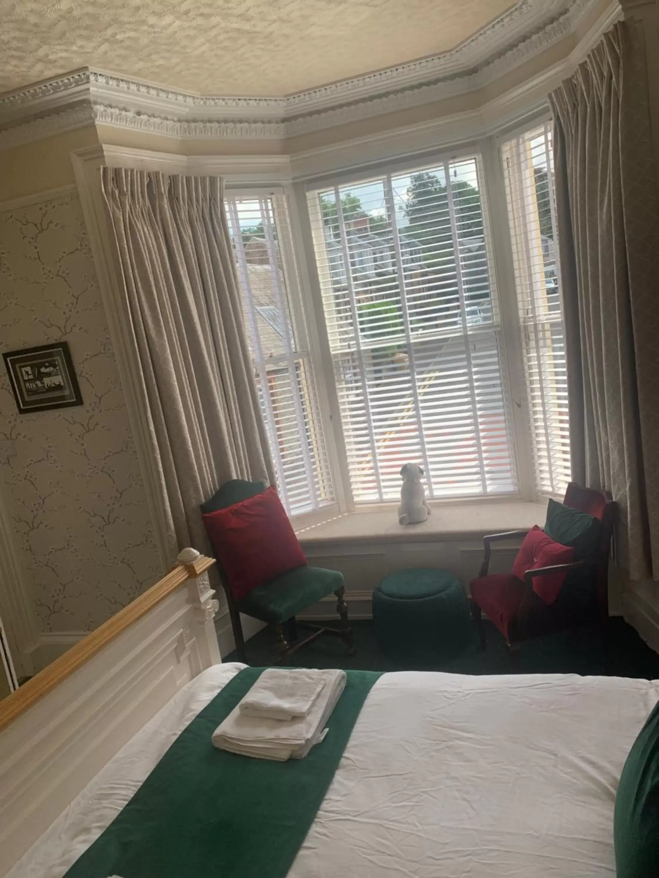 Photo of the whole room, Bed in Seamore House