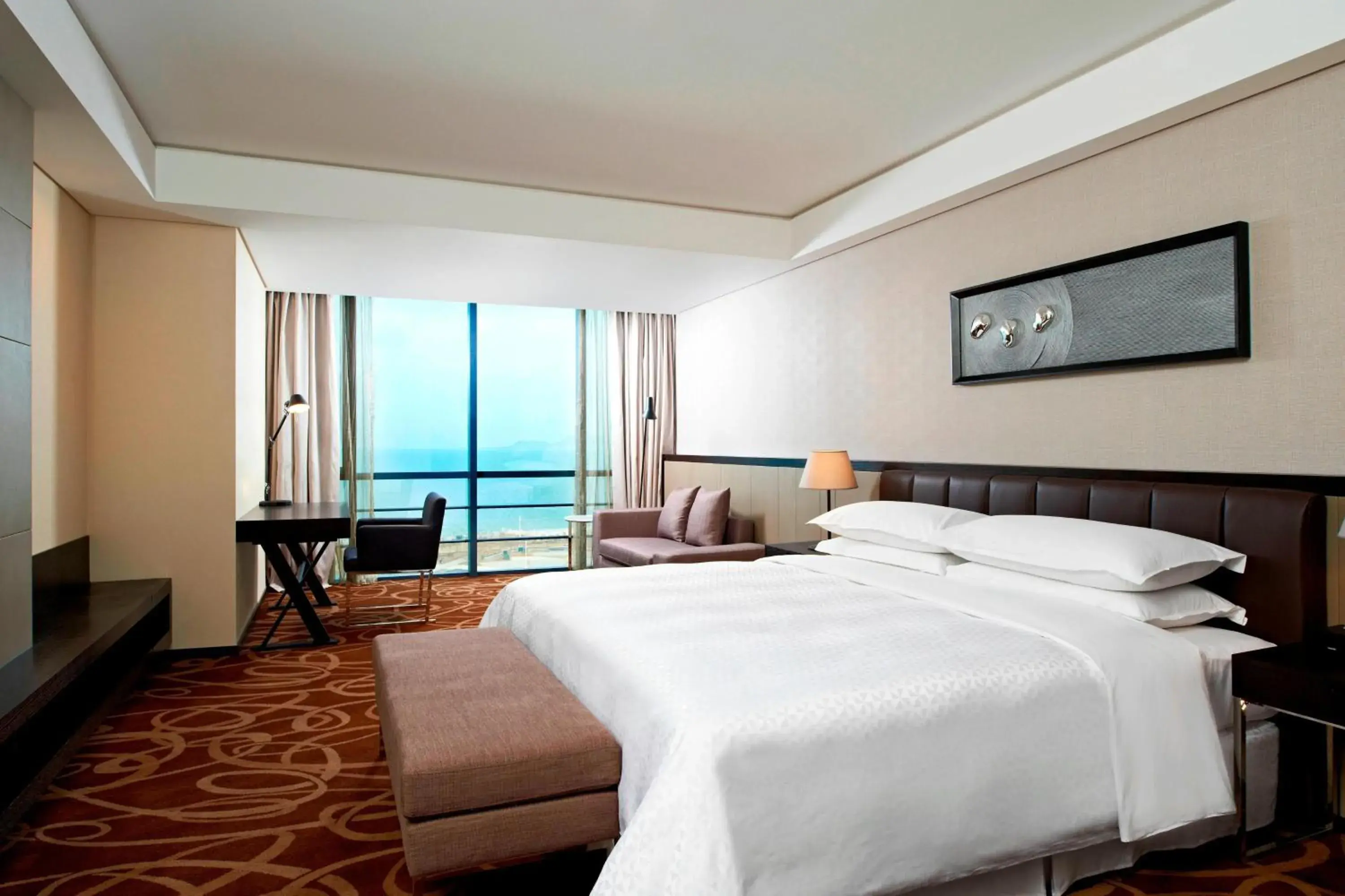 Photo of the whole room in Four Points by Sheraton Qingdao, West Coast