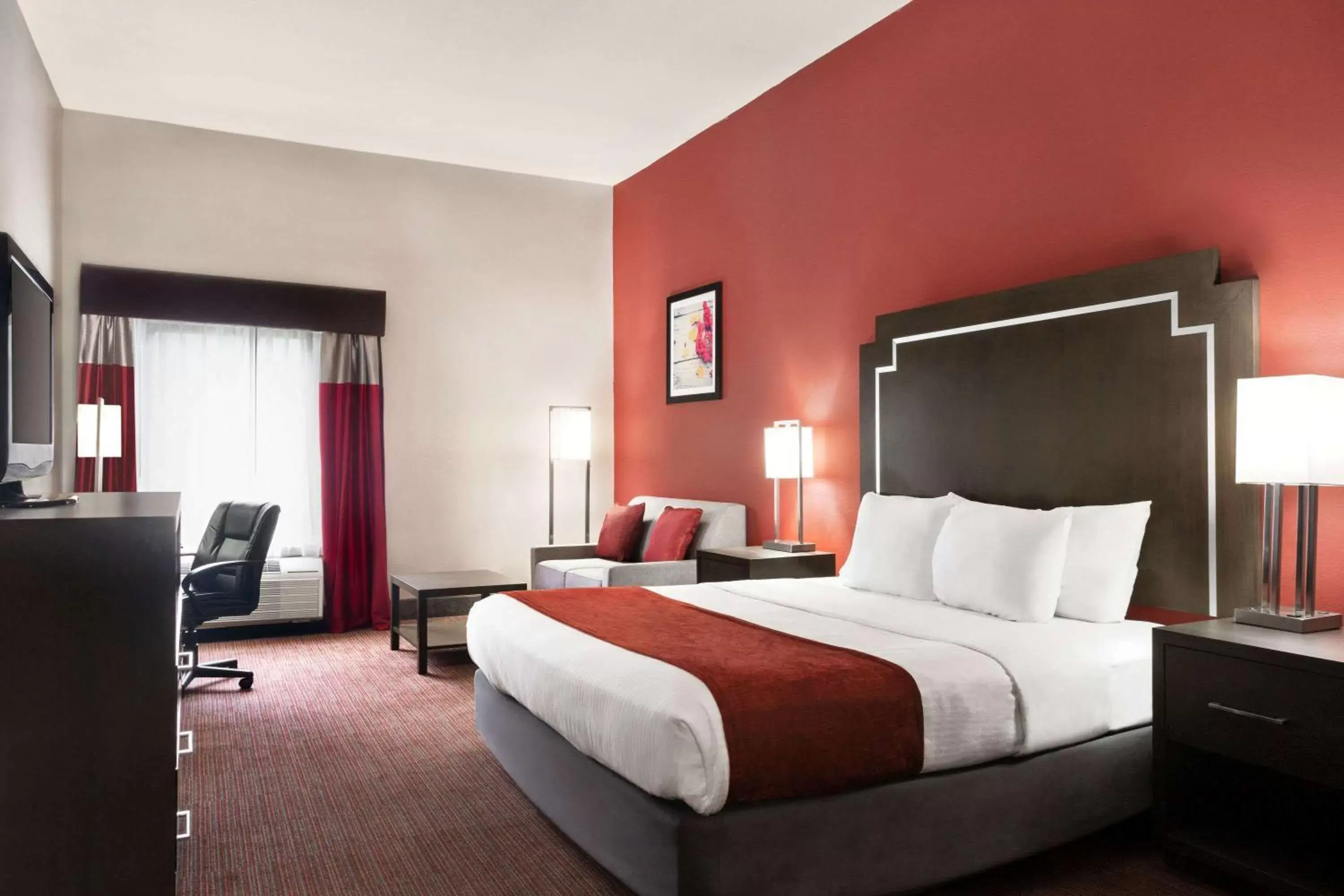 Photo of the whole room, Bed in Days Inn & Suites by Wyndham Murfreesboro