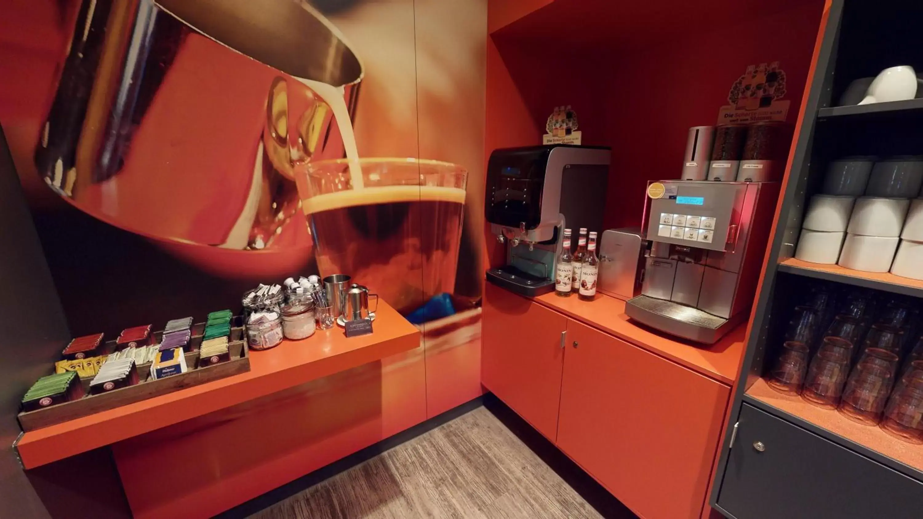 Coffee/tea facilities, Kitchen/Kitchenette in ibis Hotel Köln Airport