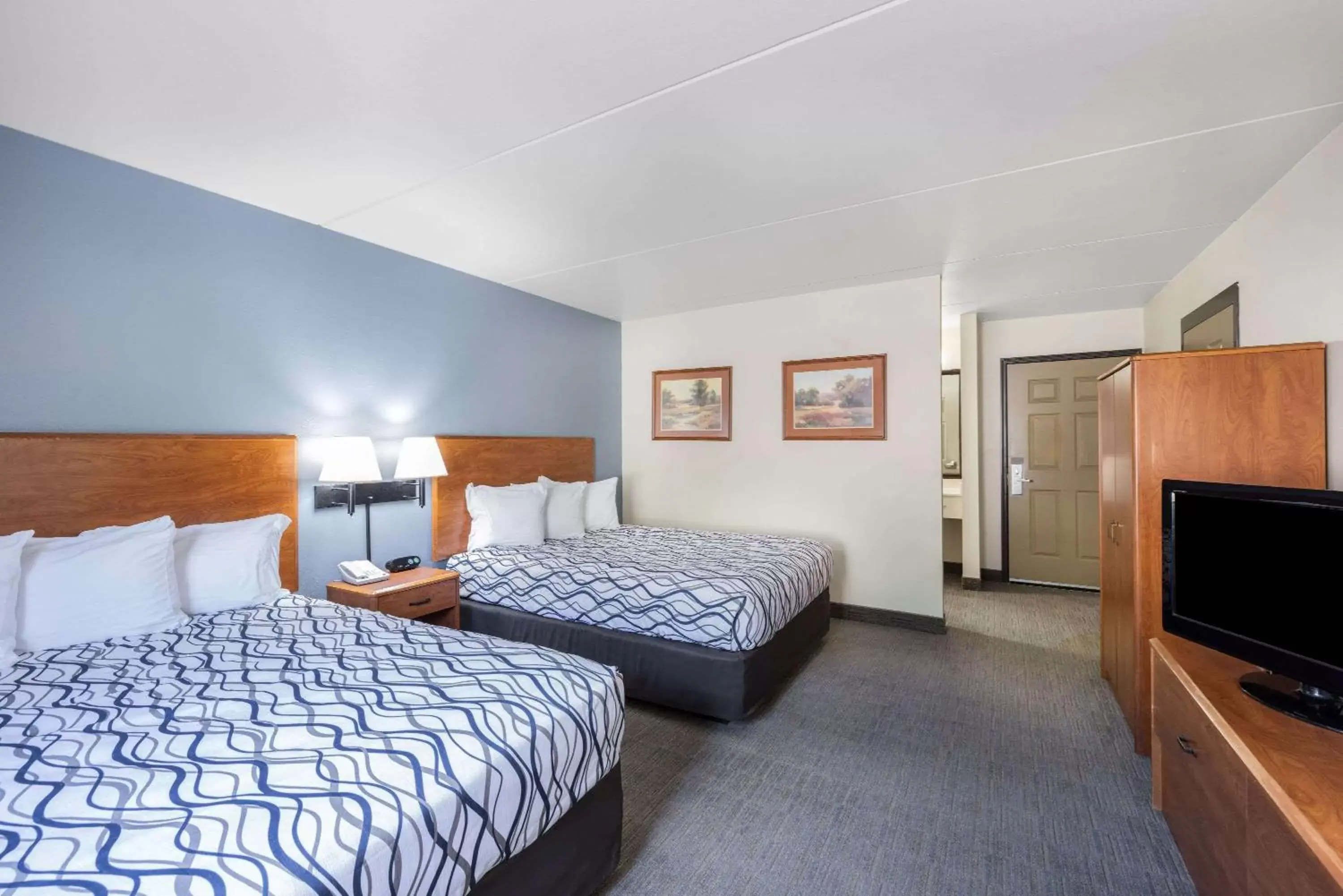 Photo of the whole room, Bed in AmericInn by Wyndham Havre