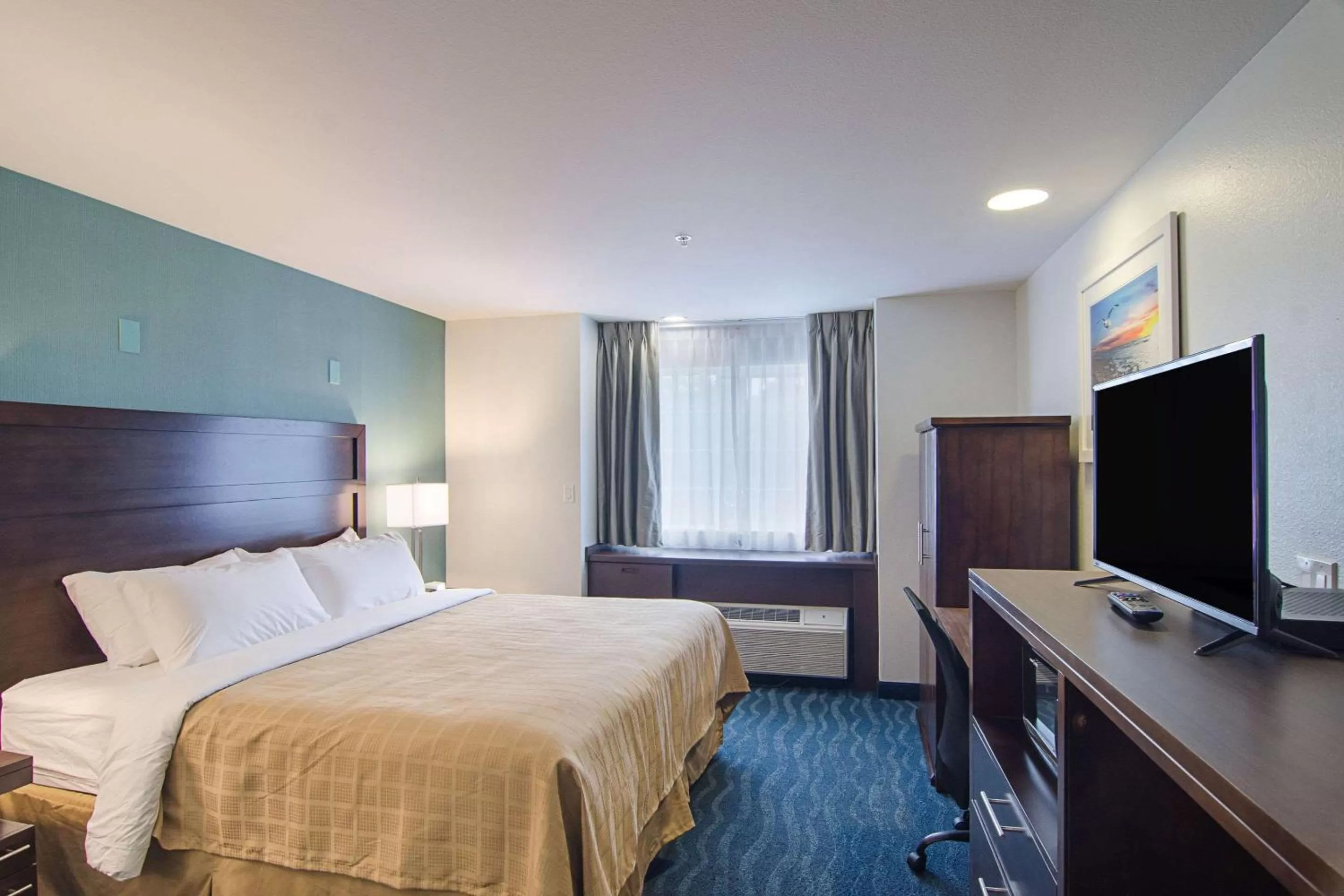 Photo of the whole room, Bed in Quality Inn Seaside