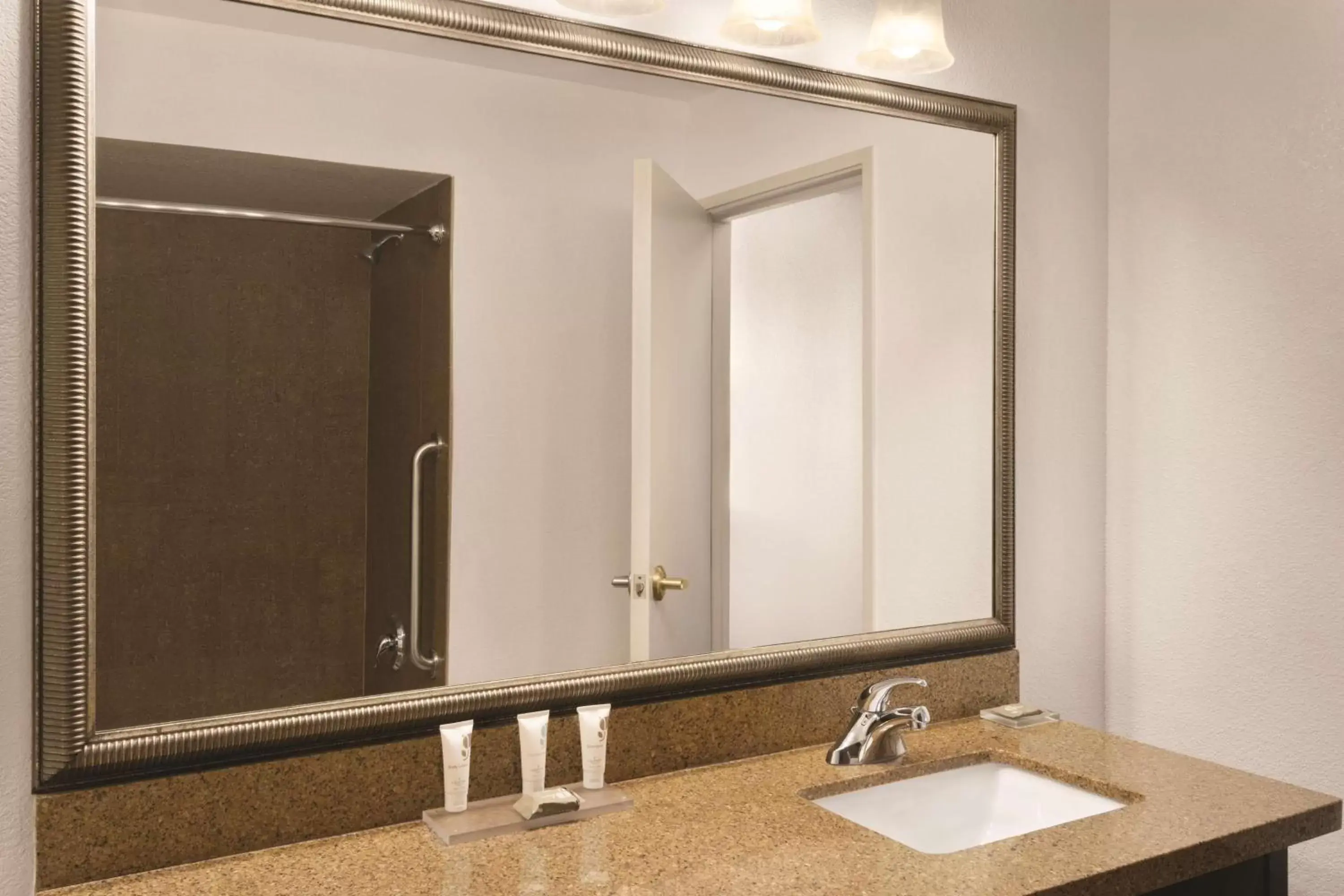 Bathroom in Country Inn & Suites by Radisson, Bradenton-Lakewood-Ranch, FL