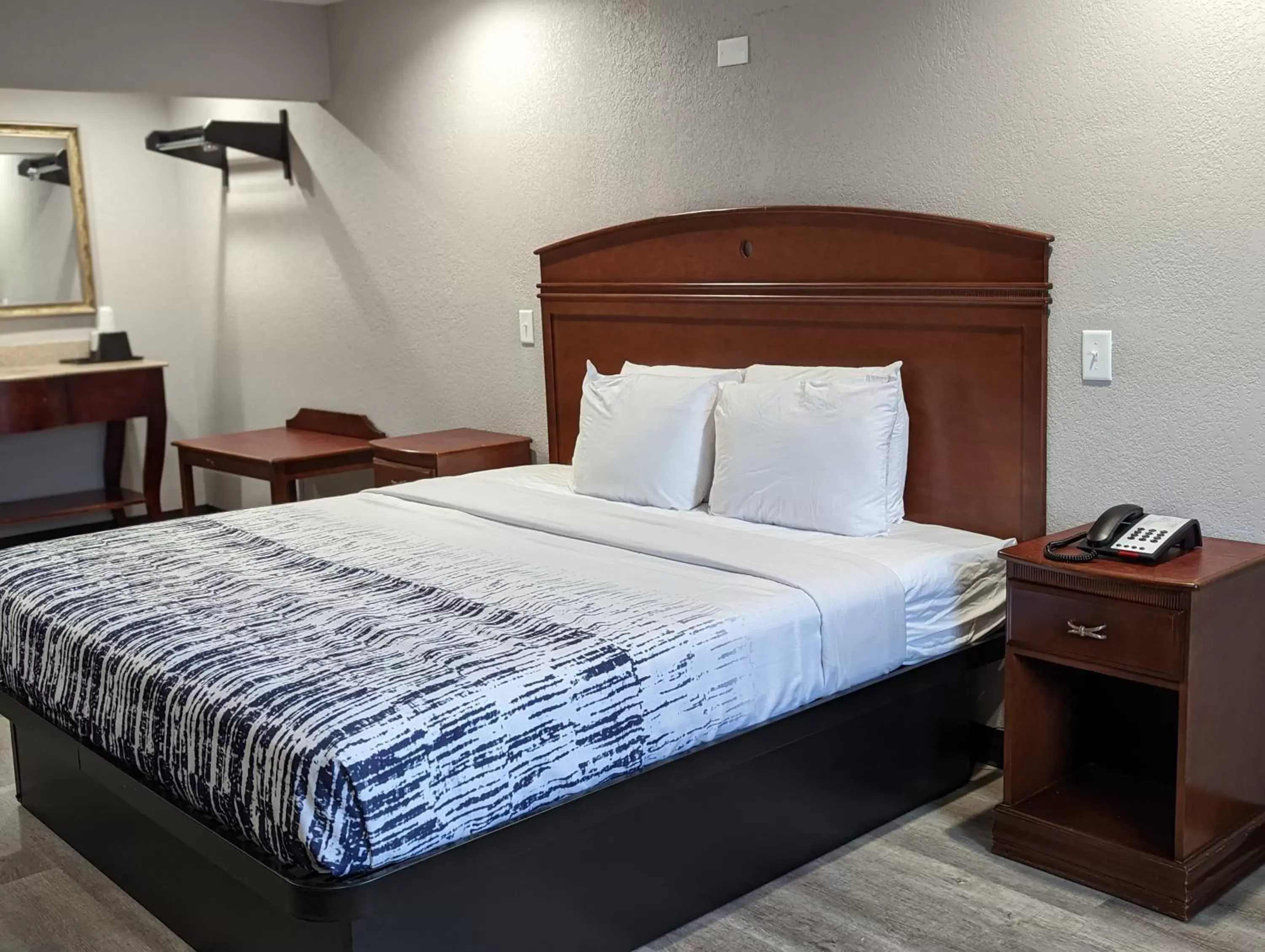 Property building, Bed in OKC Hotel