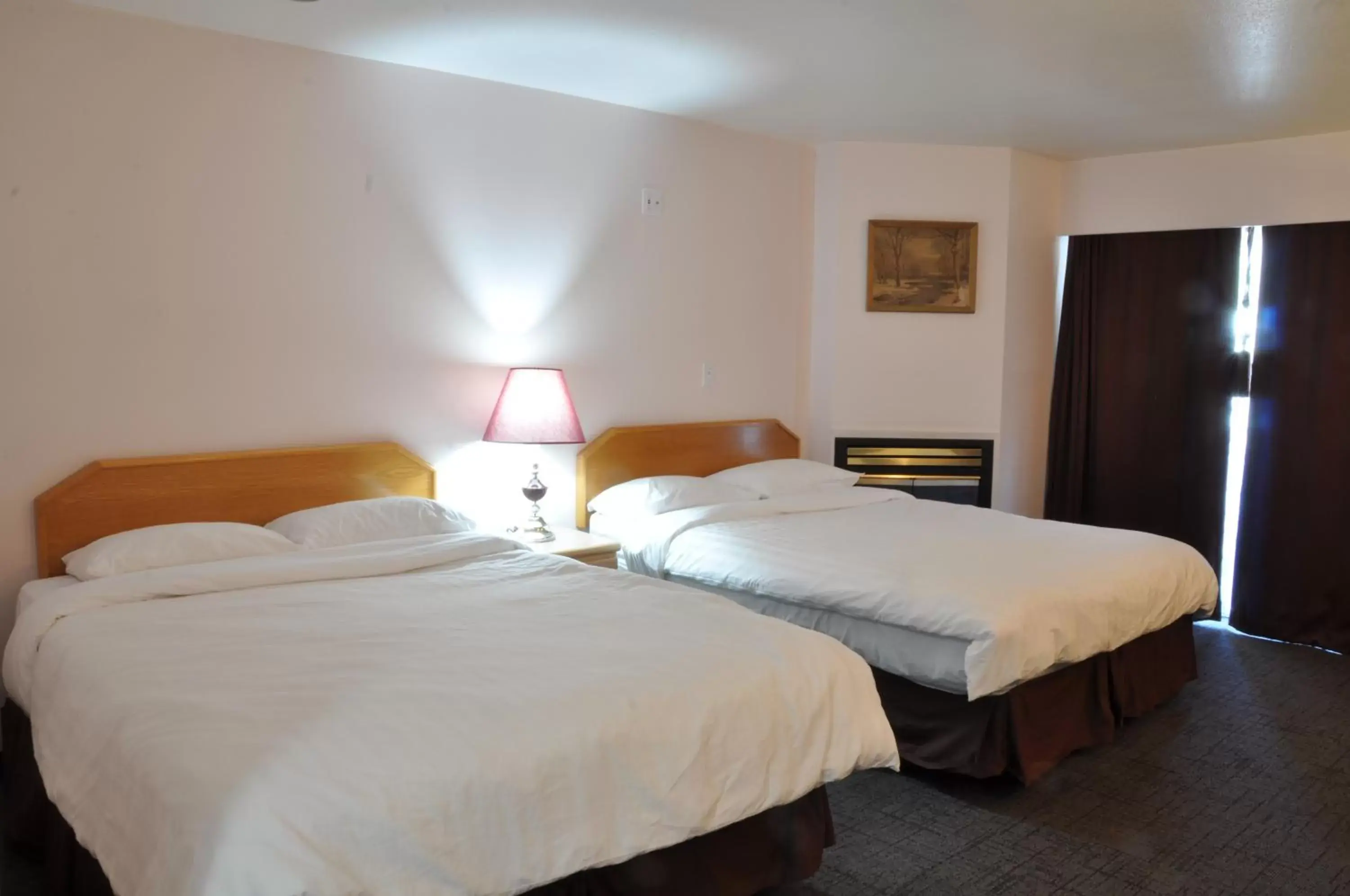 Bed in Canadas Best Value Inn Mile-0-Motel Lillooet