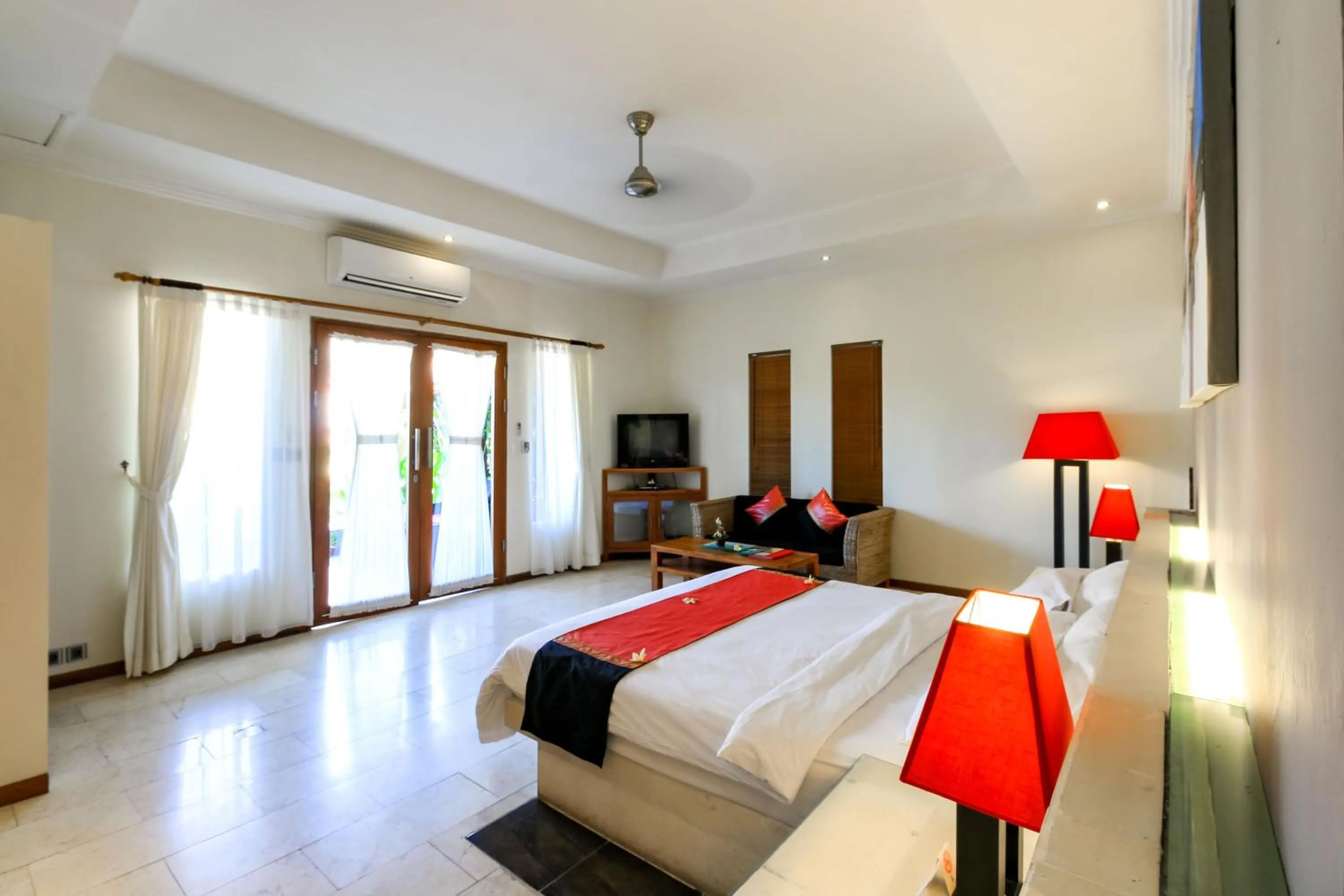 Photo of the whole room, Bed in Aleesha Villas and Suites