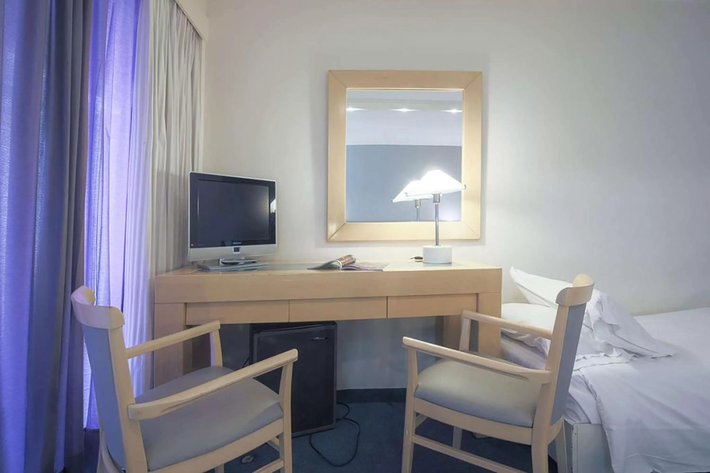 Bedroom, Bed in Dorian Inn - Sure Hotel Collection by Best Western