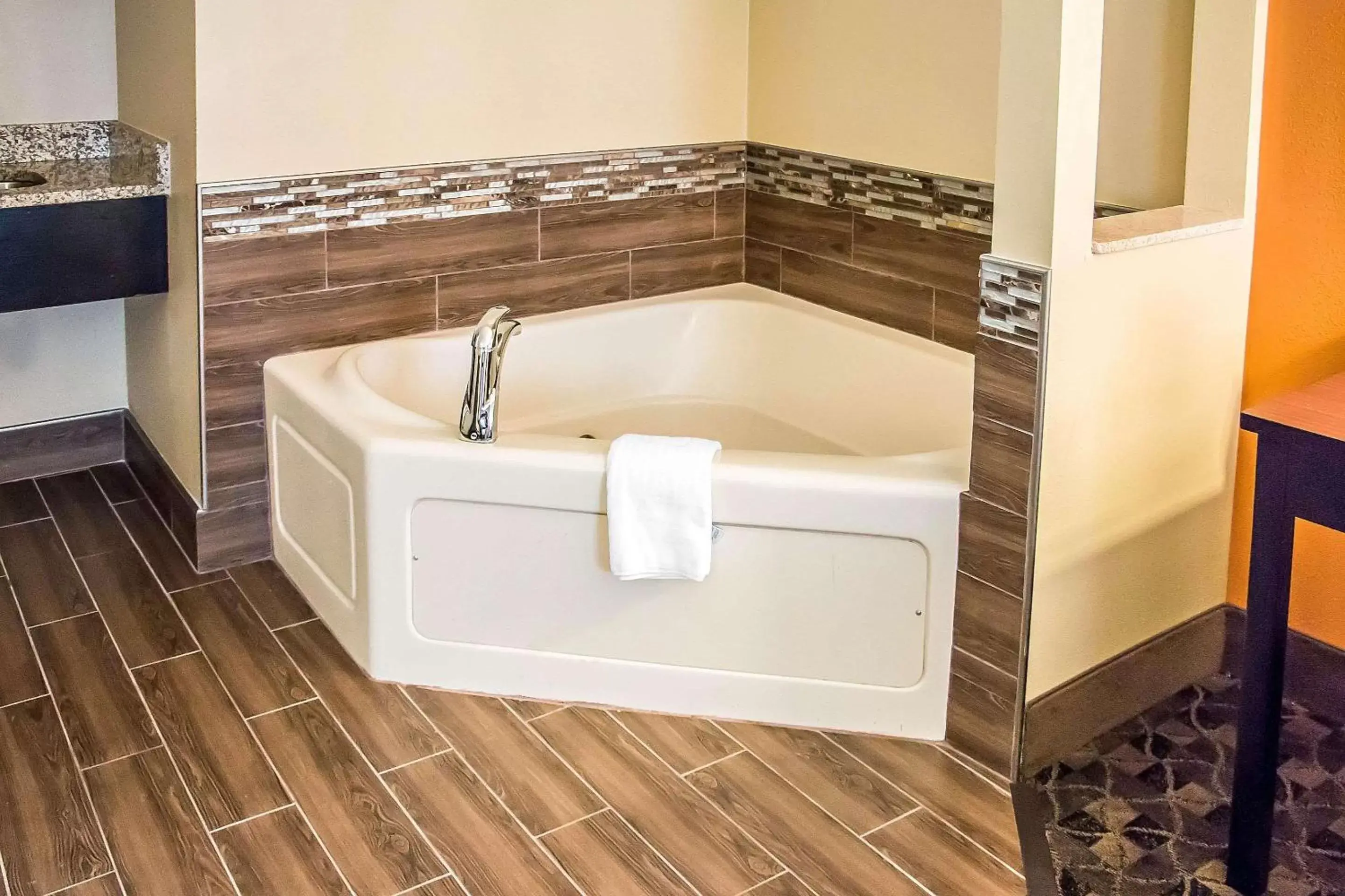 Bedroom, Bathroom in Comfort Suites Bluffton-Hilton Head Island