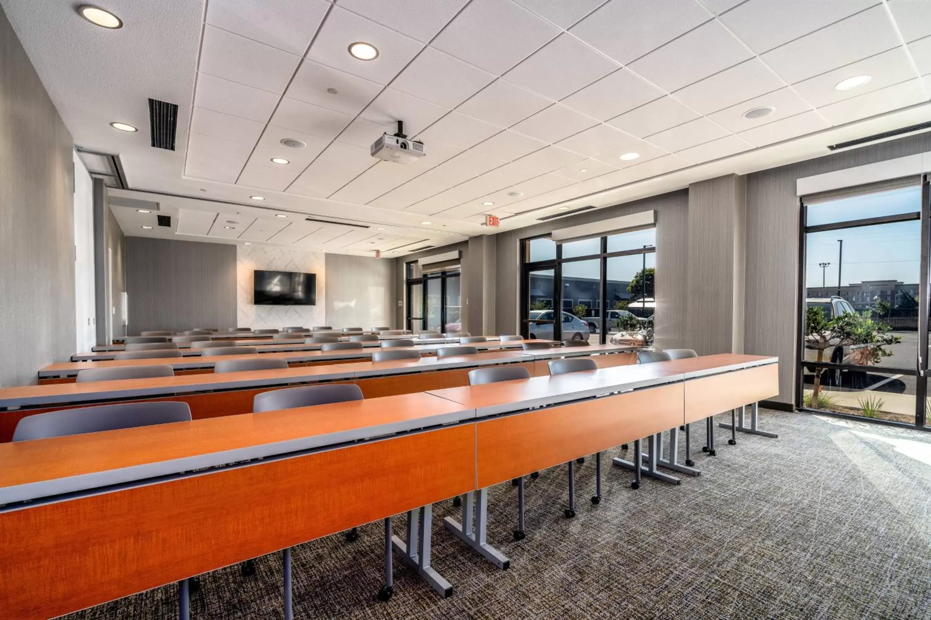 Meeting/conference room in SpringHill Suites by Marriott Oakland Airport