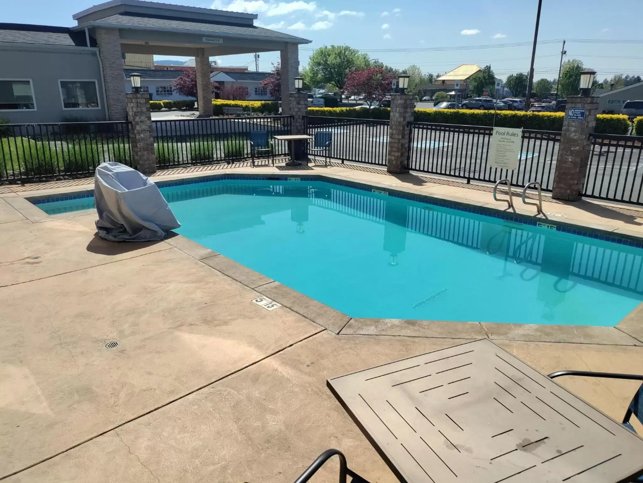 Swimming Pool in Holiday Inn Express Newberg - Wine Country, an IHG Hotel