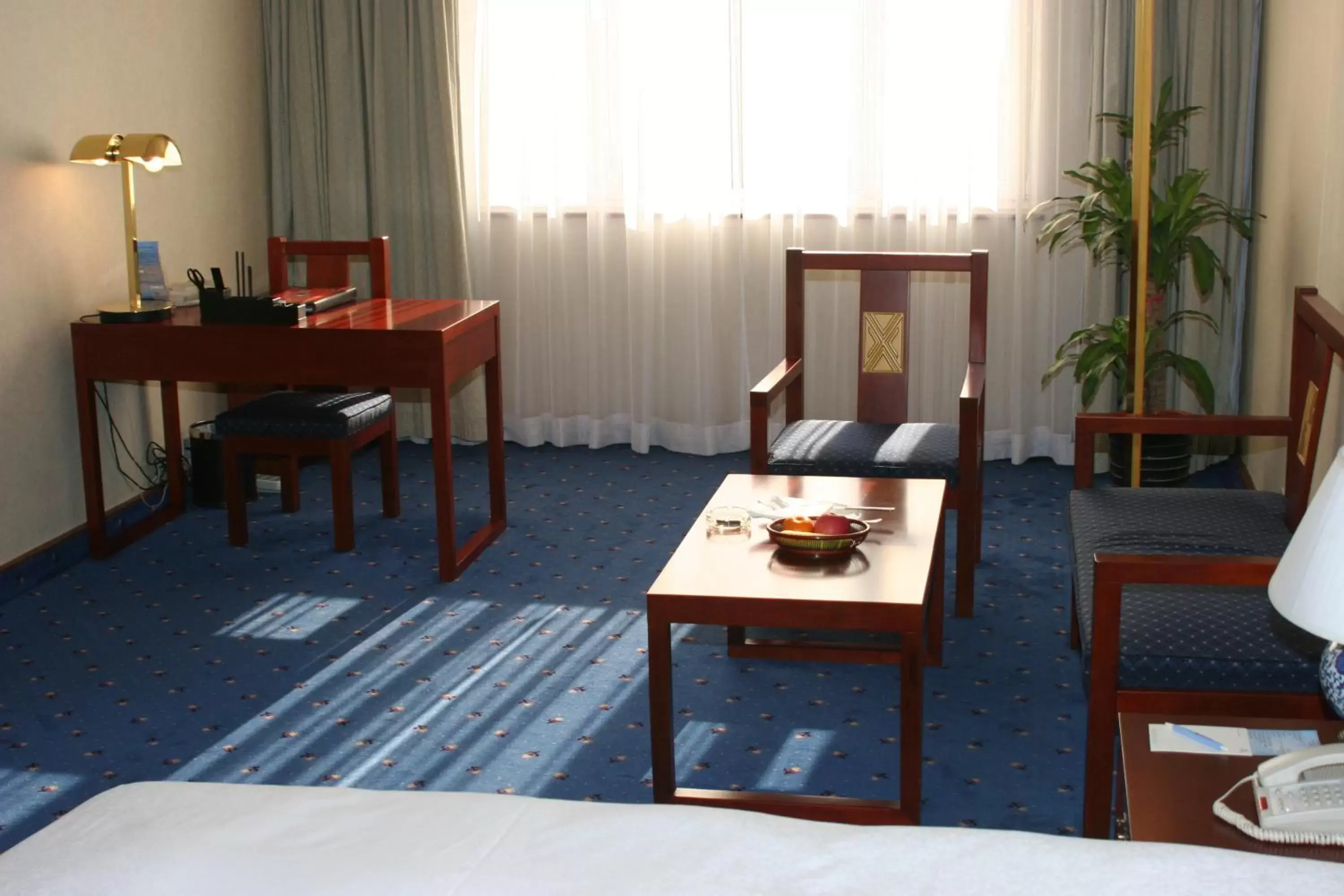 Seating area, Dining Area in CITIC Hotel Beijing Airport